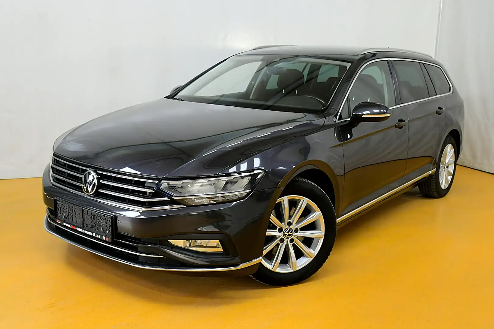 Volkswagen Passat Variant Elegance 2,0 SCR TDI DSG Grau - 1