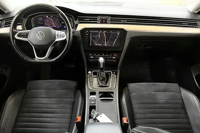 Volkswagen Passat view 14