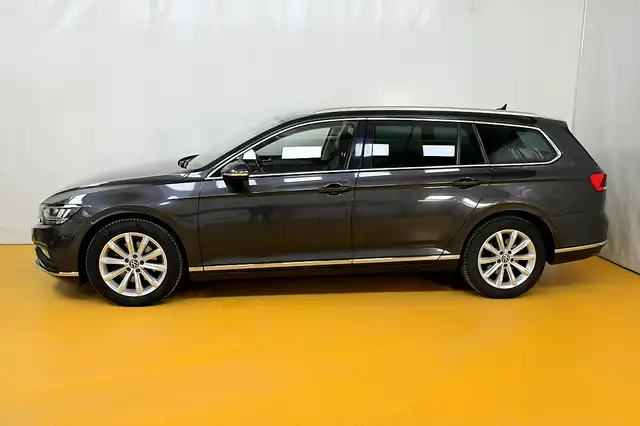 Volkswagen Passat view 7
