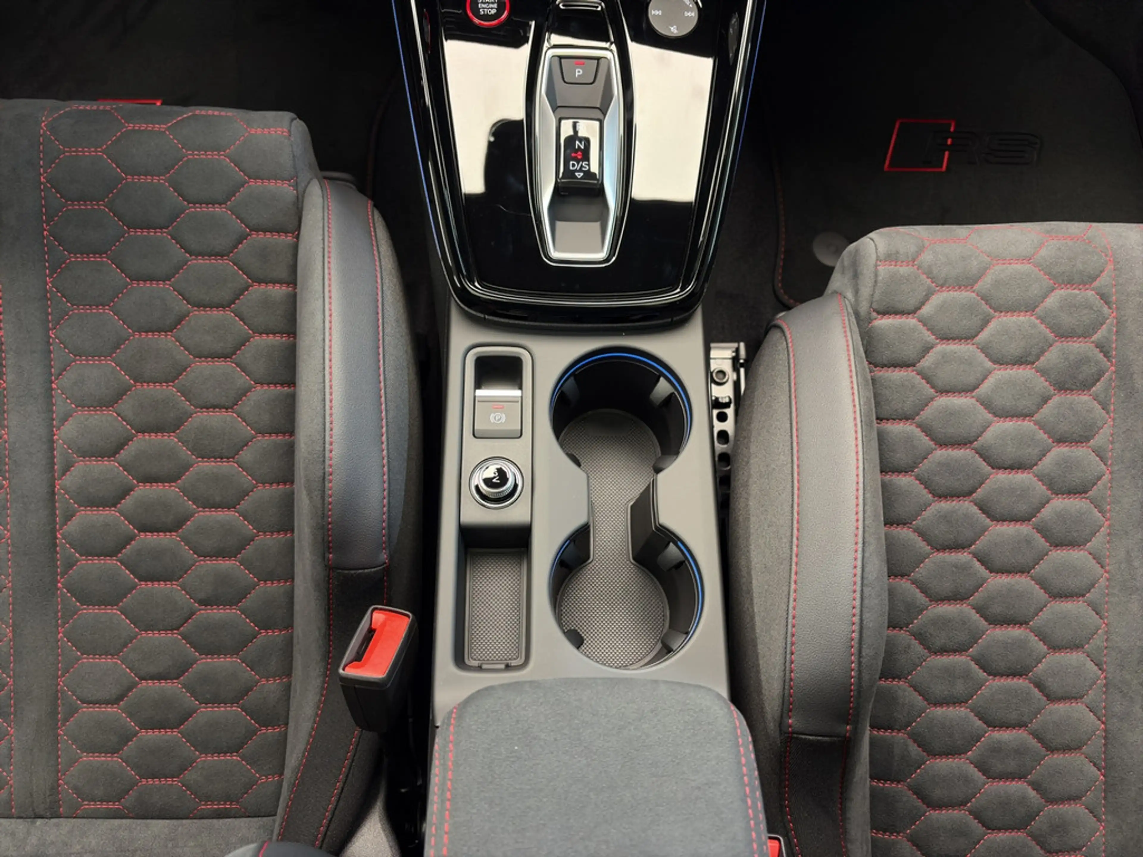 Audi RS3 Sportback S tronic — photo 14