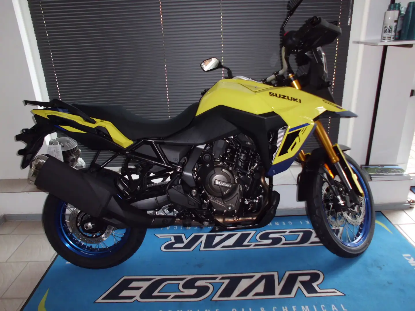 Suzuki V-Strom 800DE DL800DERCM5 žuta - 1