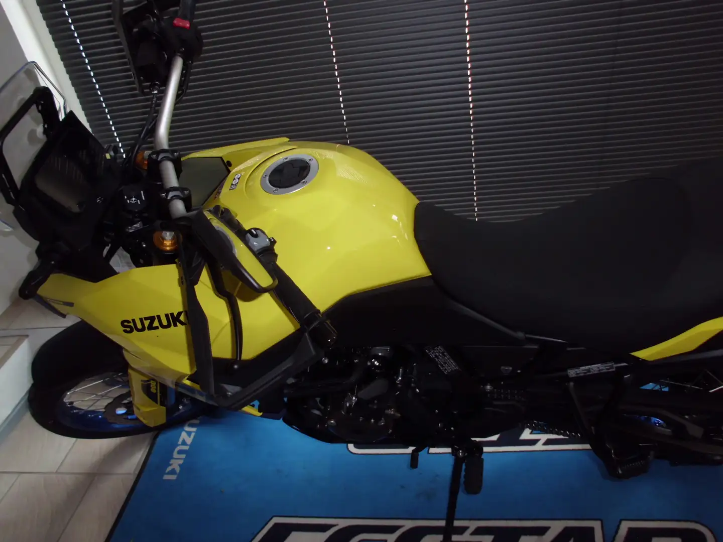 Suzuki V-Strom 800DE DL800DERCM5 Gelb - 2