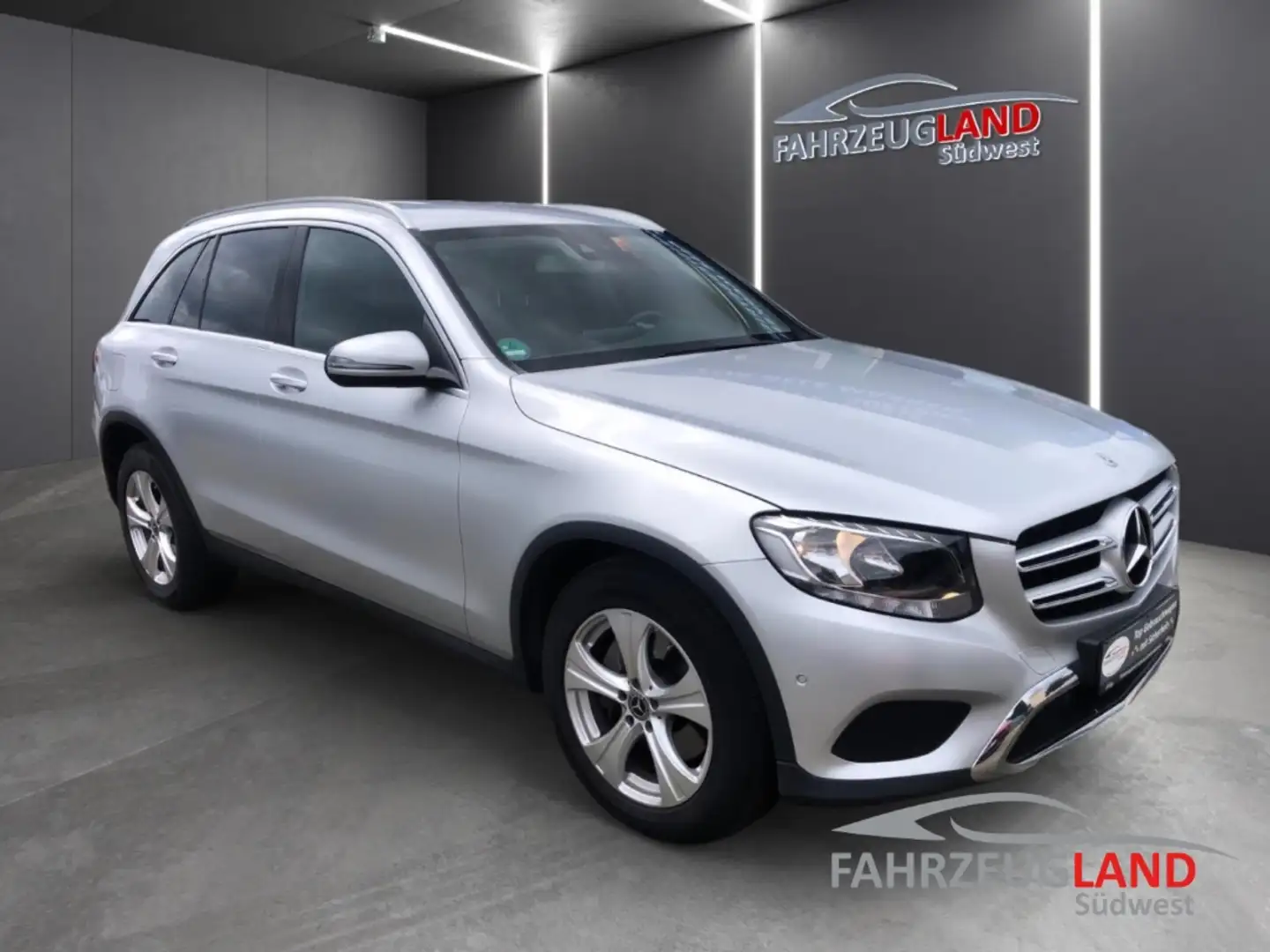 Mercedes-Benz GLC 350 d Comand Autom  4Matic Standheizung LM 18'' Shz Kl Silber - 2