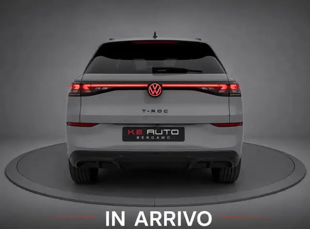 Volkswagen T-Roc view 5