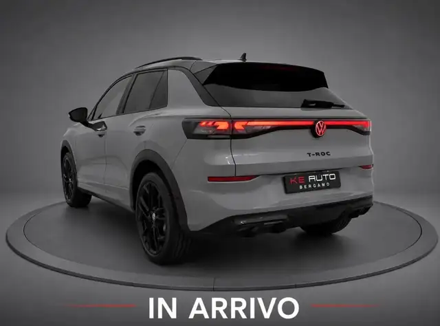 Volkswagen T-Roc view 3