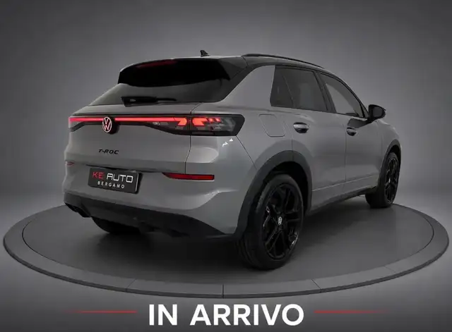 Volkswagen T-Roc view 4