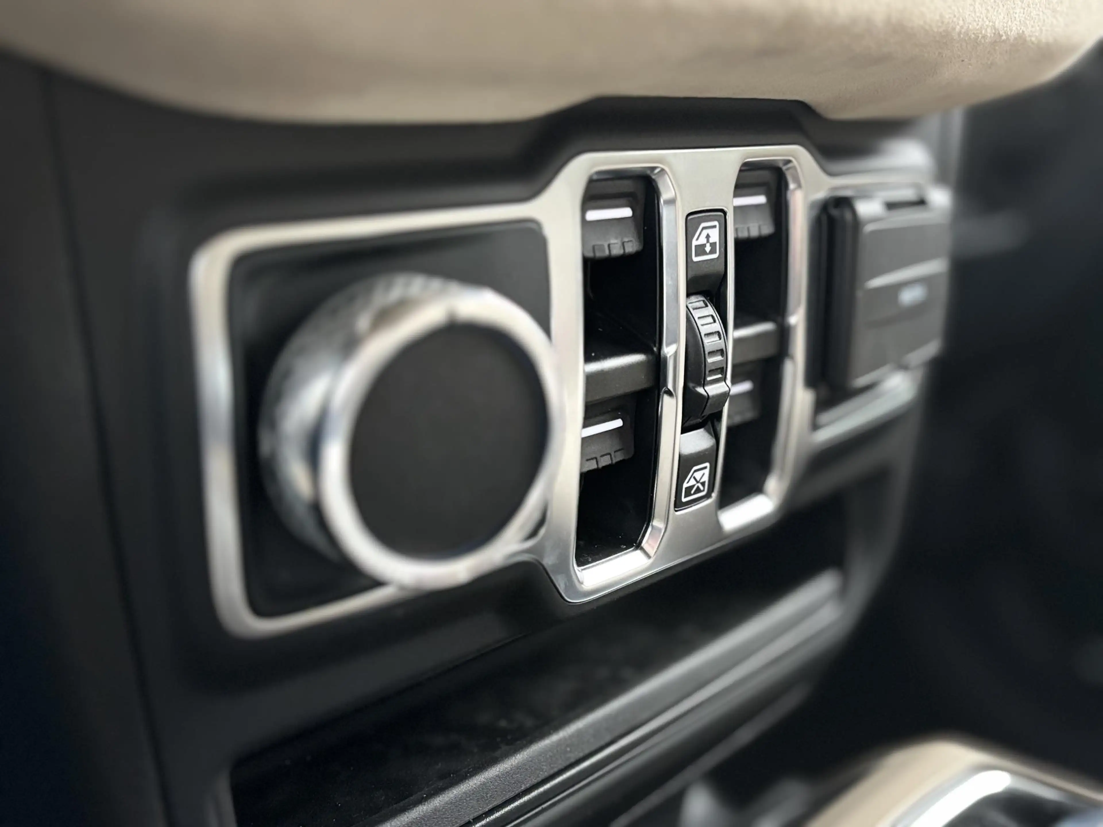 Jeep Wrangler Unlimited Brute 4xe 380 Sahara | BRUTE Active Susp — photo 29