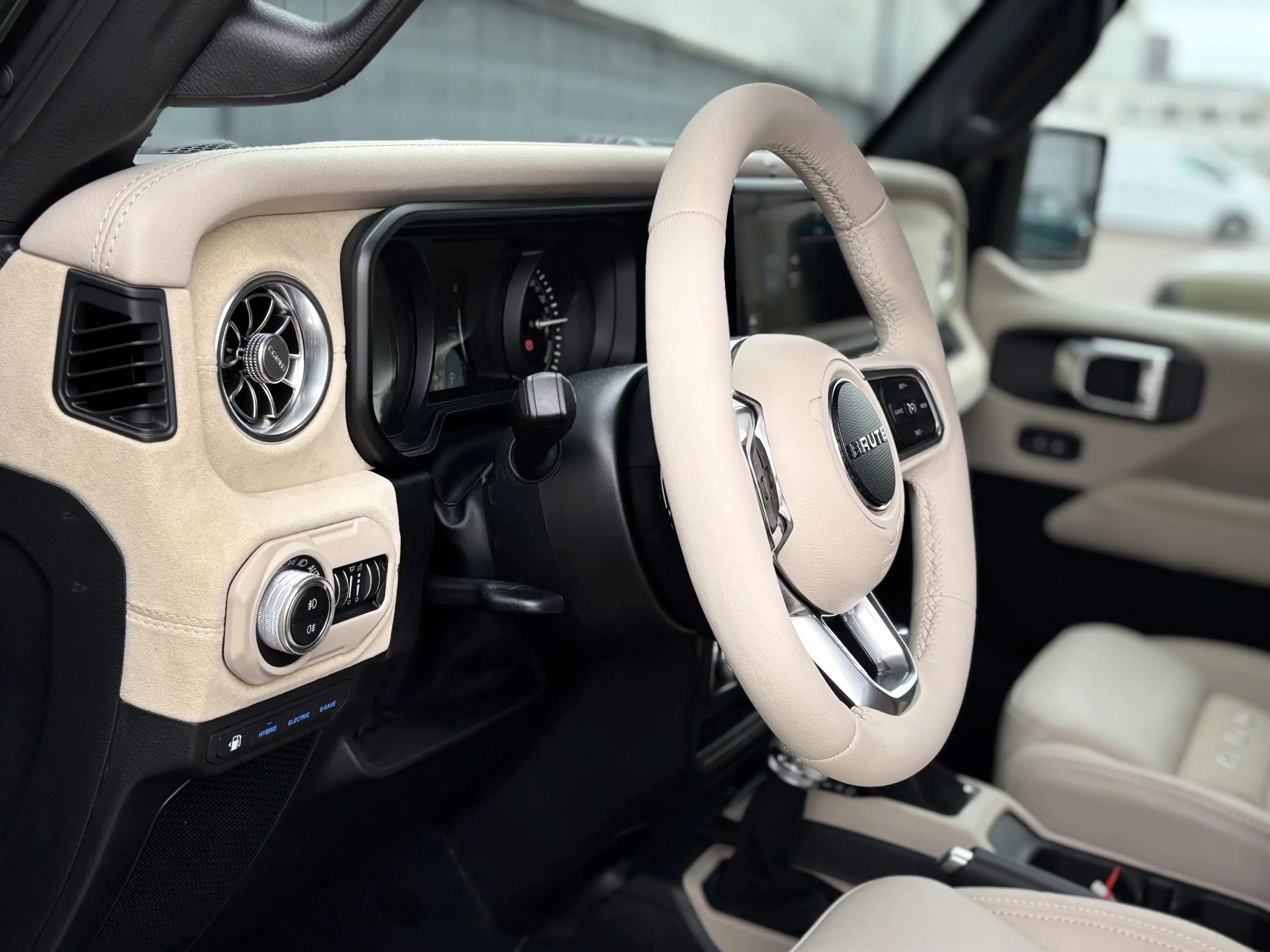 Jeep Wrangler Unlimited Brute 4xe 380 Sahara | BRUTE Active Susp — photo 15