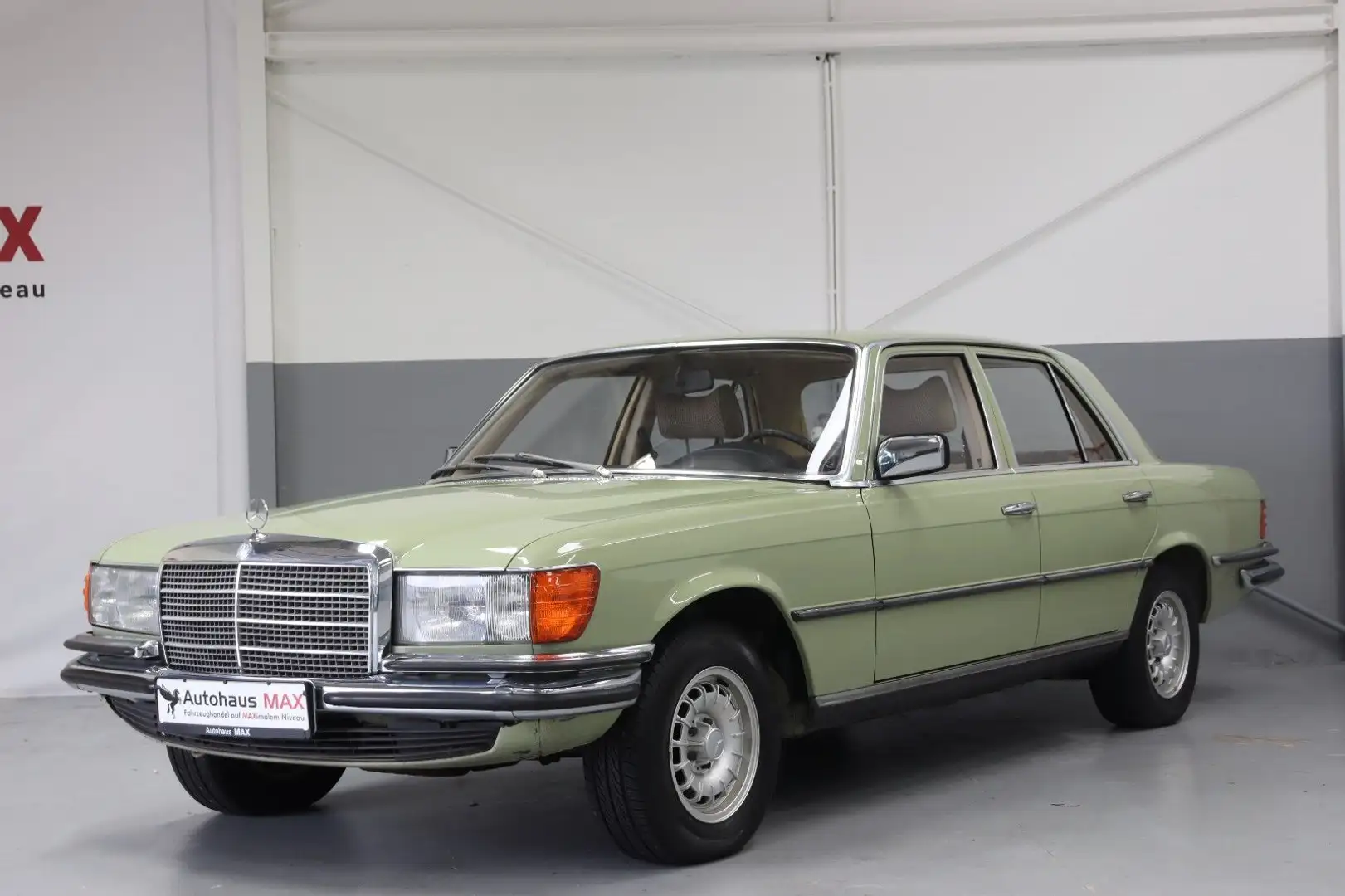 Mercedes-Benz 280 SE~1. Hand Rentner geb. 1921 Zelená - 1