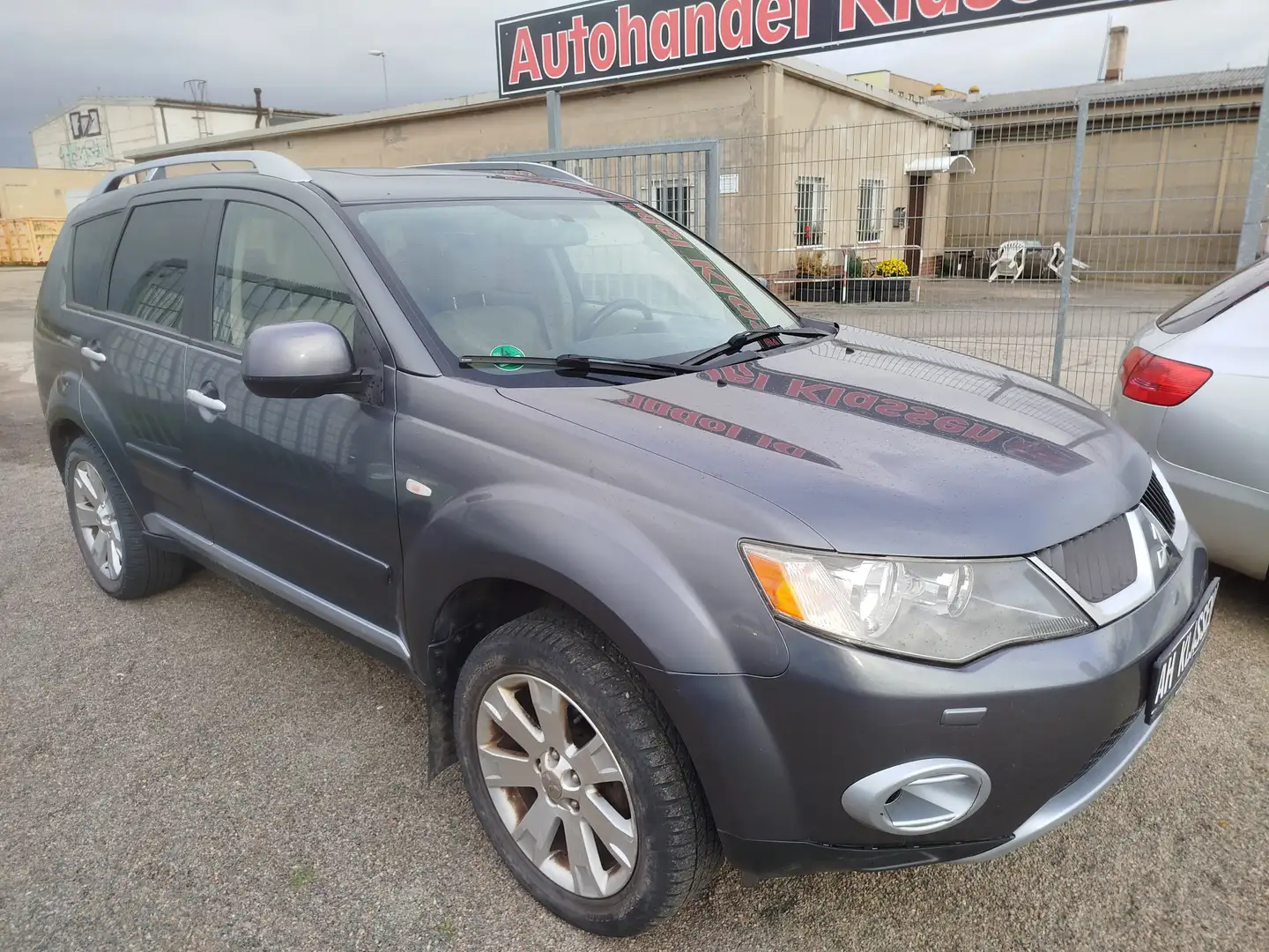 Mitsubishi Outlander Allrad Grau - 1