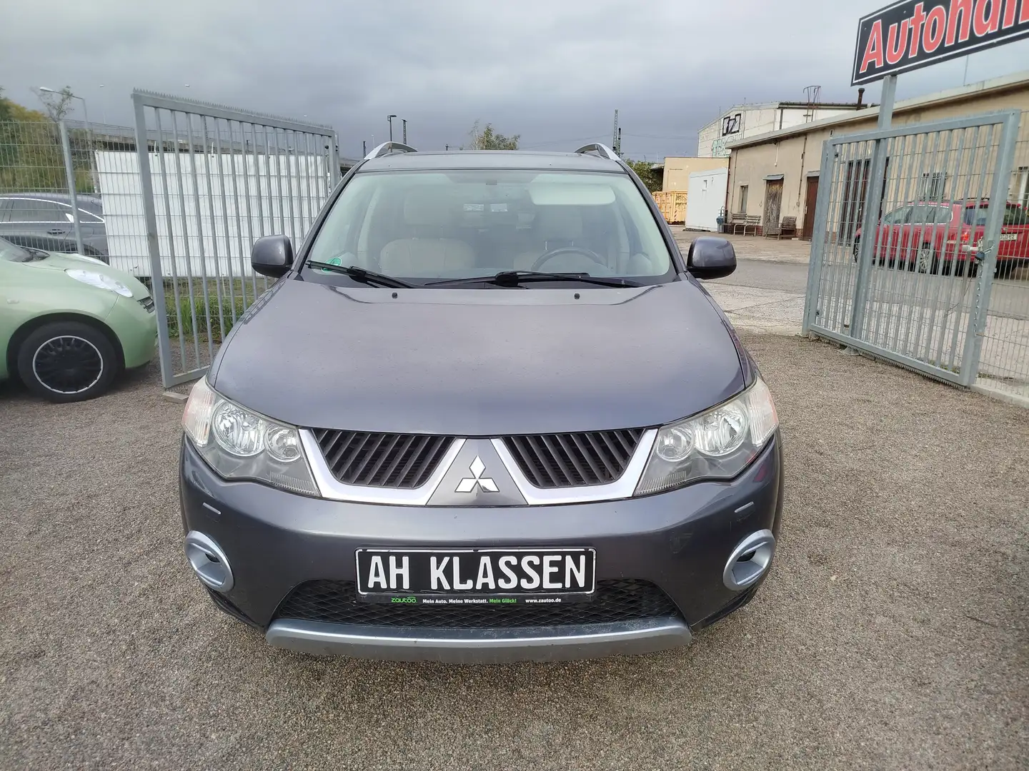 Mitsubishi Outlander Allrad Grau - 2