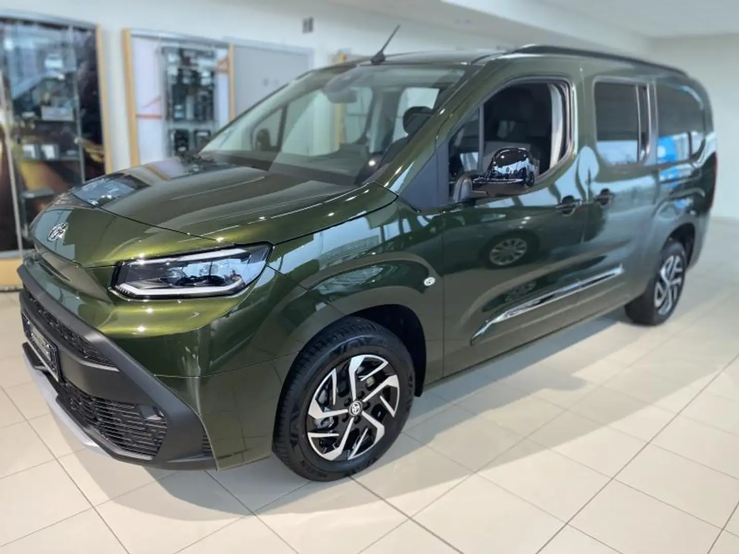 Toyota Proace 1.2 Family LWB  7 plaatsen Vert - 1