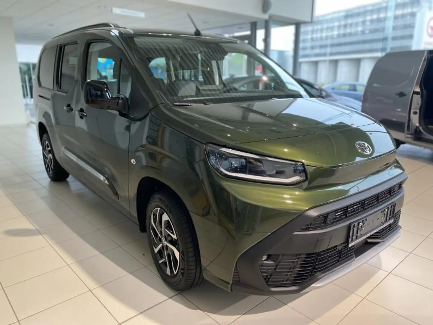 Toyota Proace 1.2 Family LWB  7 plaatsen Vert - 2