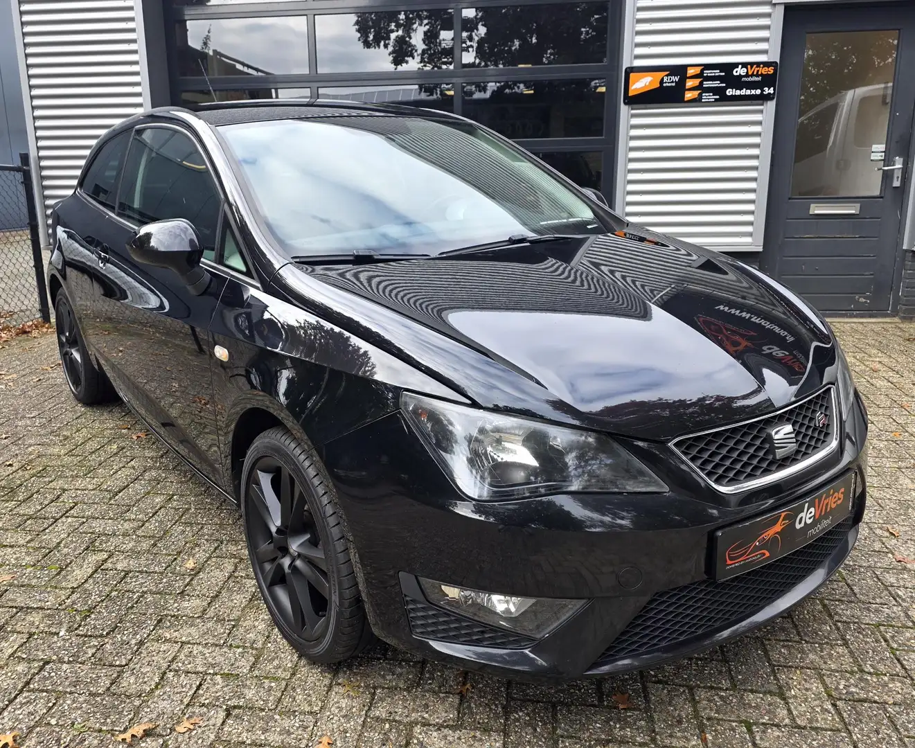 SEAT Ibiza SC 1.2 TSI FR **105PK-CLIMA-CRUISECTRL** Zwart - 1