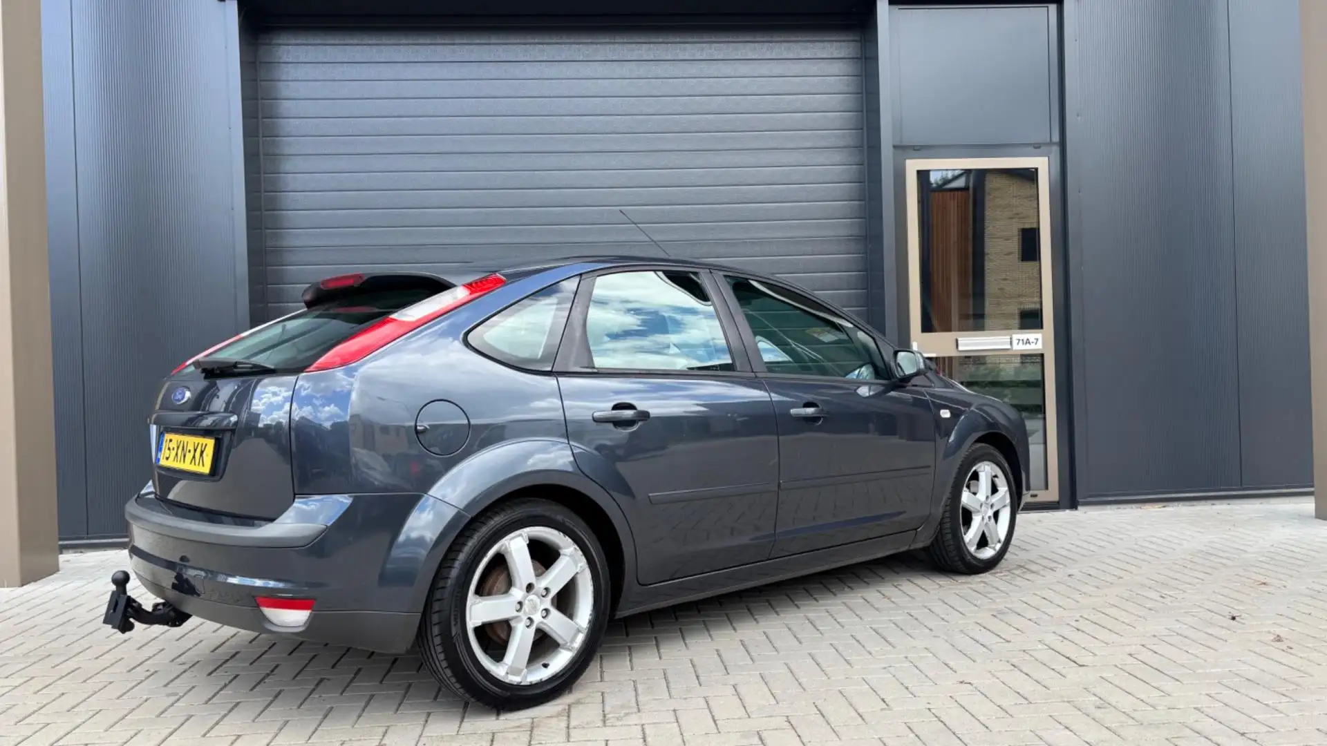 Ford Focus 1.4-16V 5DRS NL-AUTO AIRCO | TREKHAAK | APK 02-202 Gris - 2