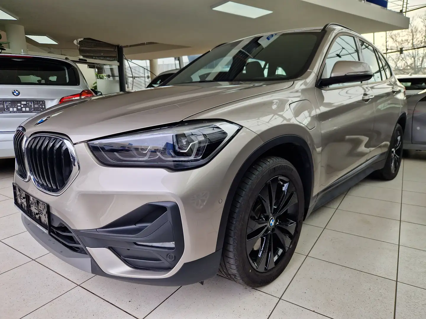 BMW X1 25e Hybrid Allrad Aut. Komfortzugang/LED/Navi Argent - 1