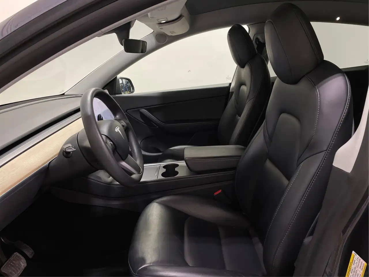 Tesla Model Y снимка Tesla Model Y