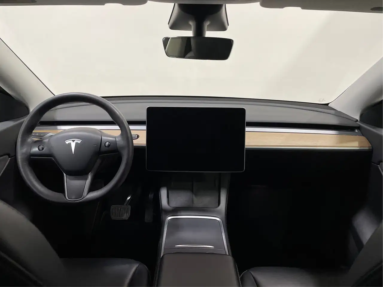 Tesla Model Y снимка Tesla Model Y