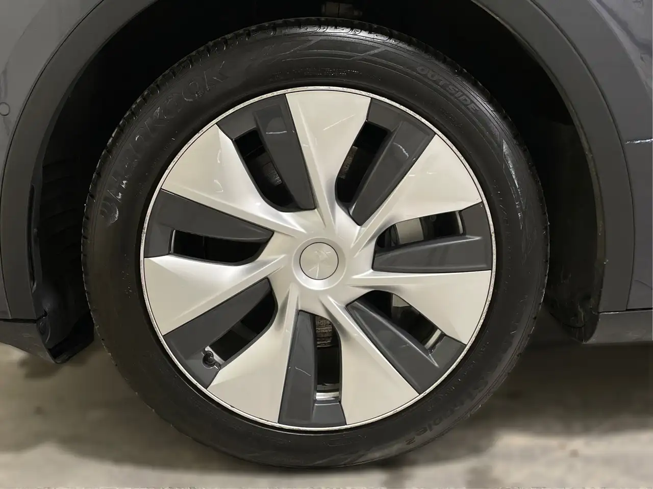 Tesla Model Y снимка Tesla Model Y