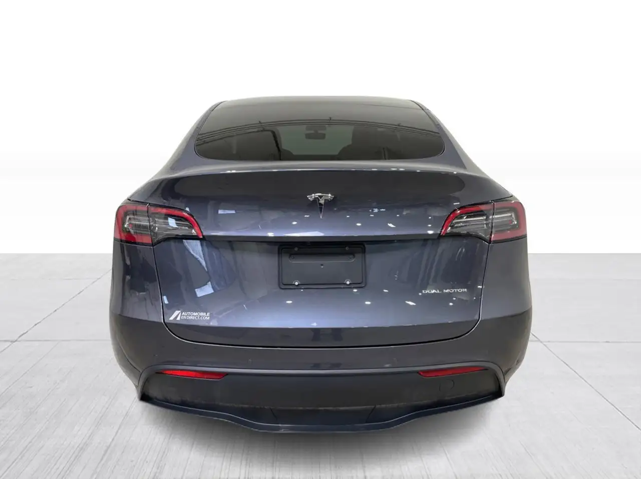Tesla Model Y снимка Tesla Model Y
