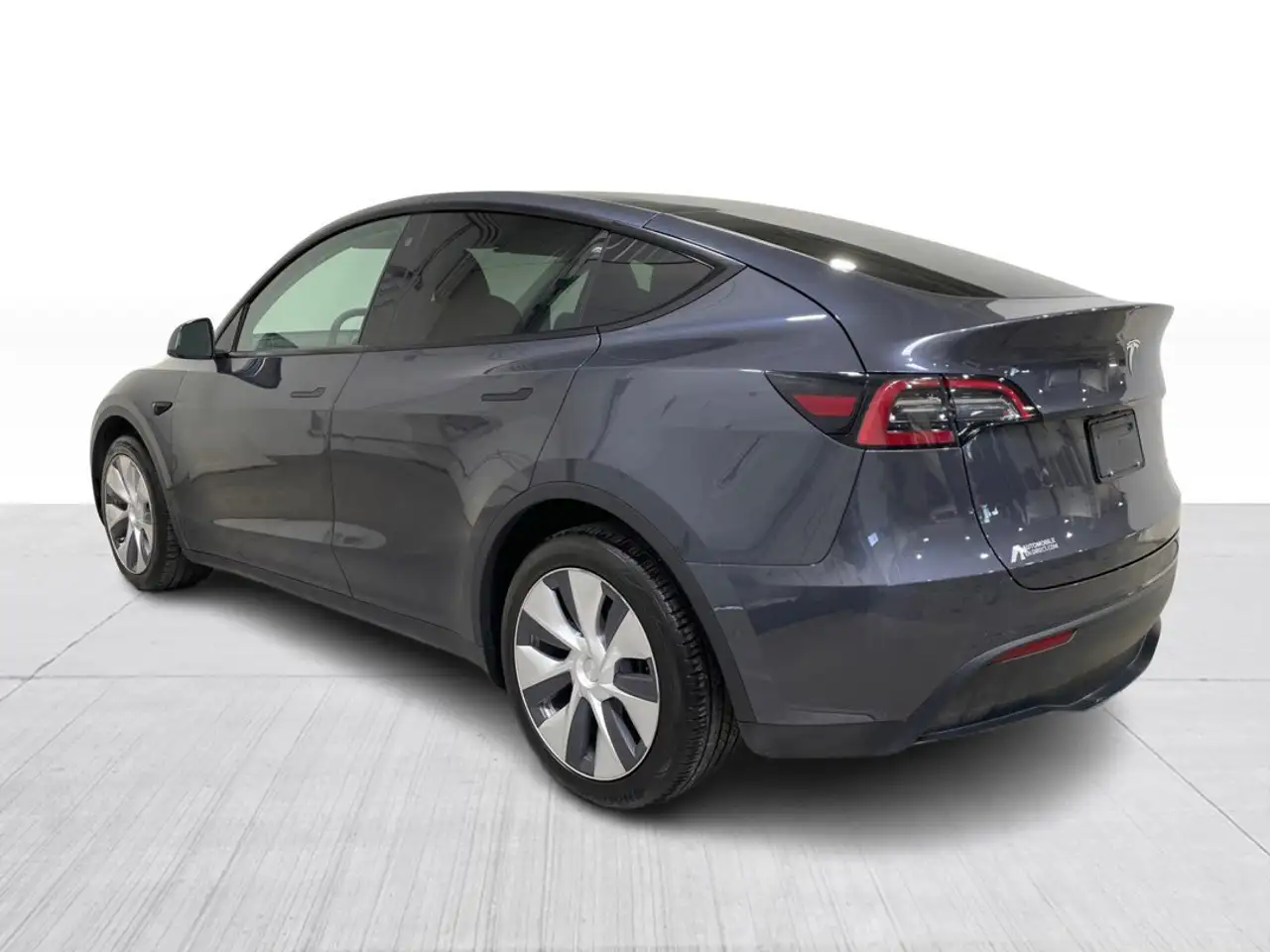 Tesla Model Y снимка Tesla Model Y