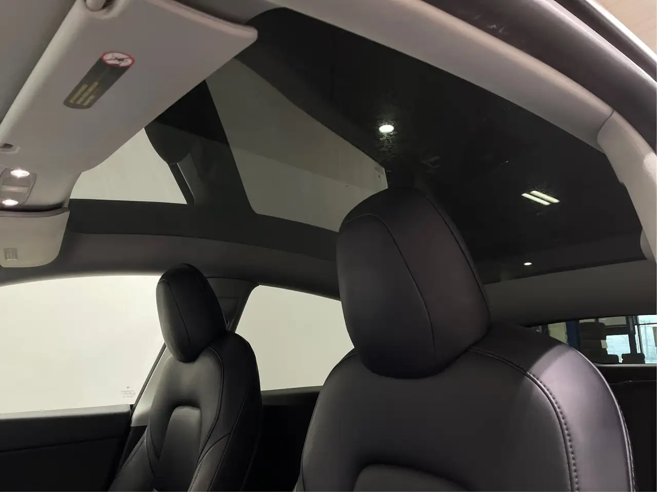 Tesla Model Y снимка Tesla Model Y