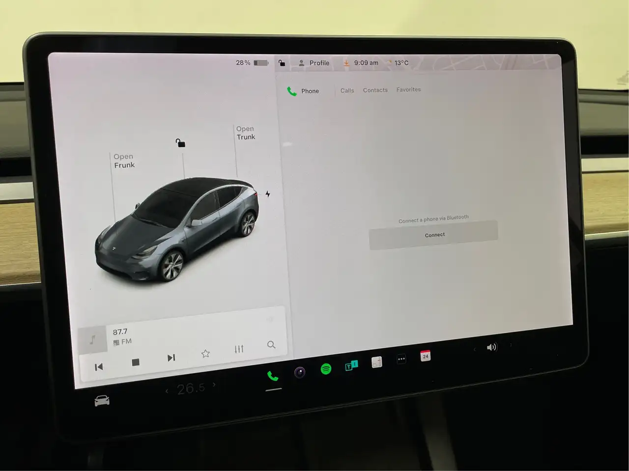 Tesla Model Y снимка Tesla Model Y