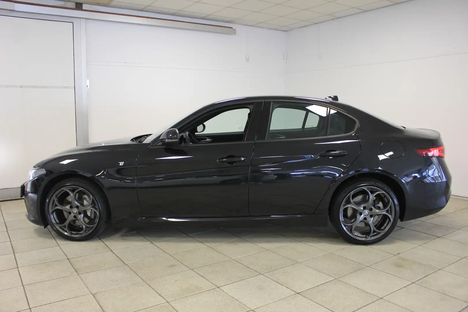 Alfa Romeo Giulia 2.0 T Q4 GME AWD Ti / 280PK / LED / CAMERA / NAV / Czarny - 2