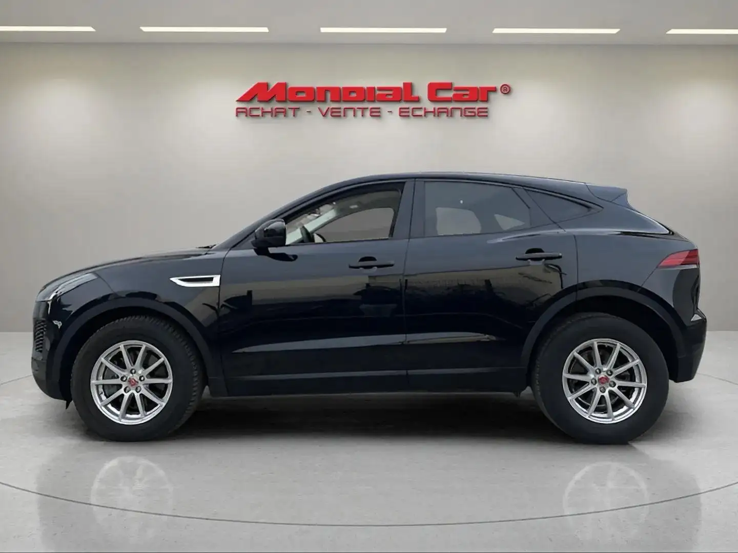 Jaguar E-Pace E-Pace 2.0 D AWD * Sièges chauffants * Clim * Noir - 2