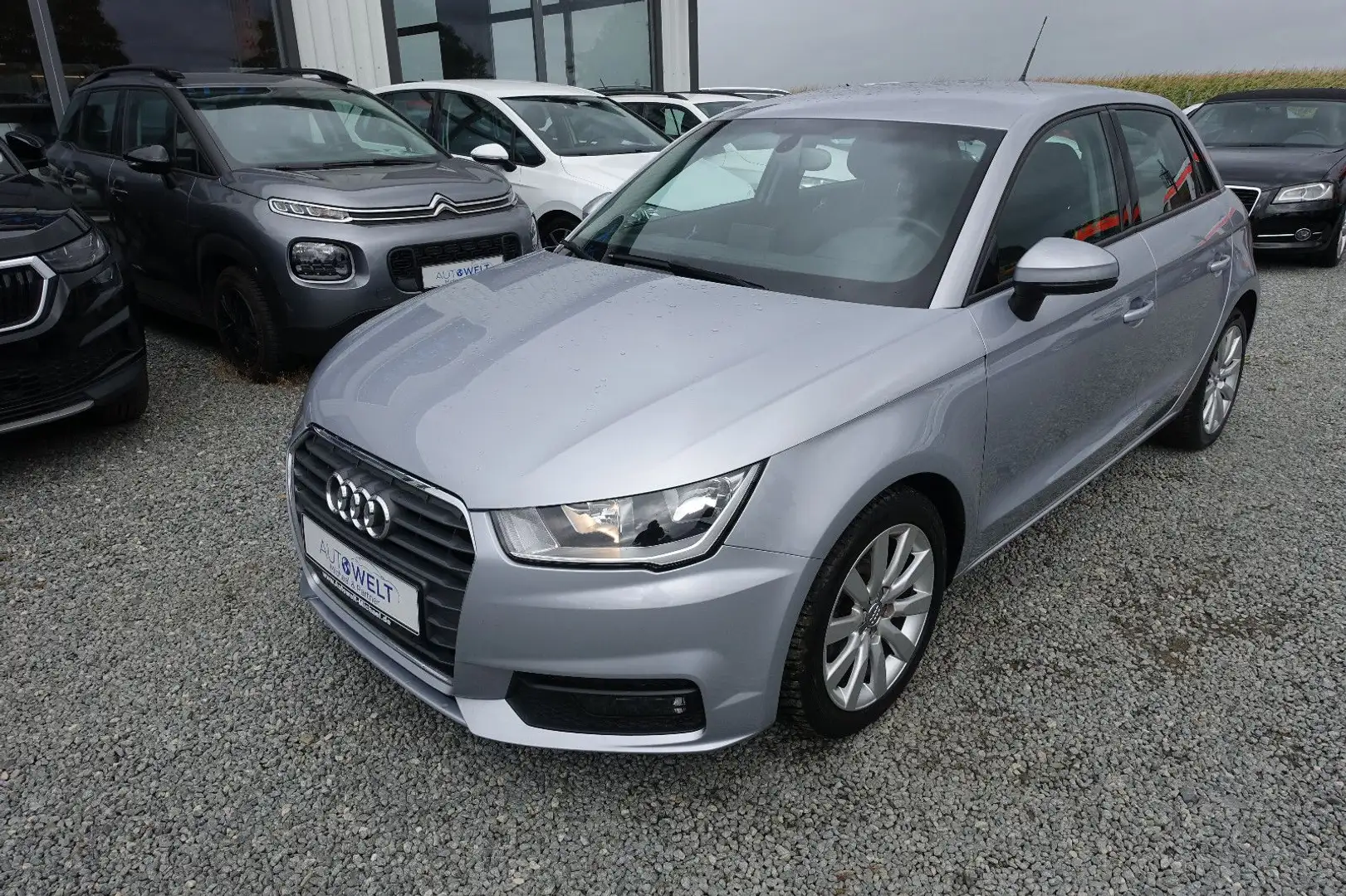 Audi A1 1.0TFSI Sportback lückScheckheft KLIMAAUT 16' Silber - 2