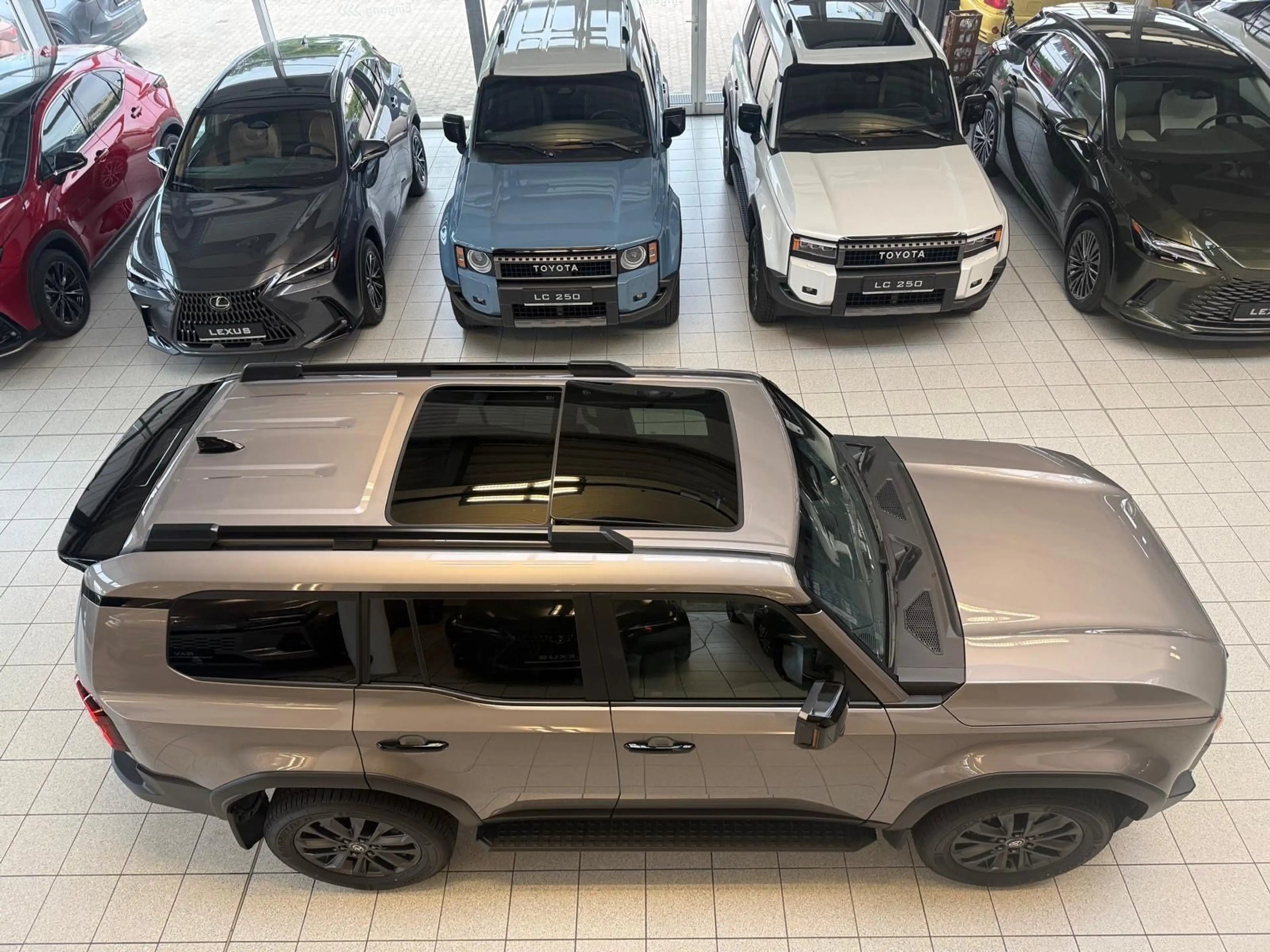 Toyota Land Cruiser 250 - LOUNGE-MILD HYBRID-PANORAMA-HEAD UP — photo 11