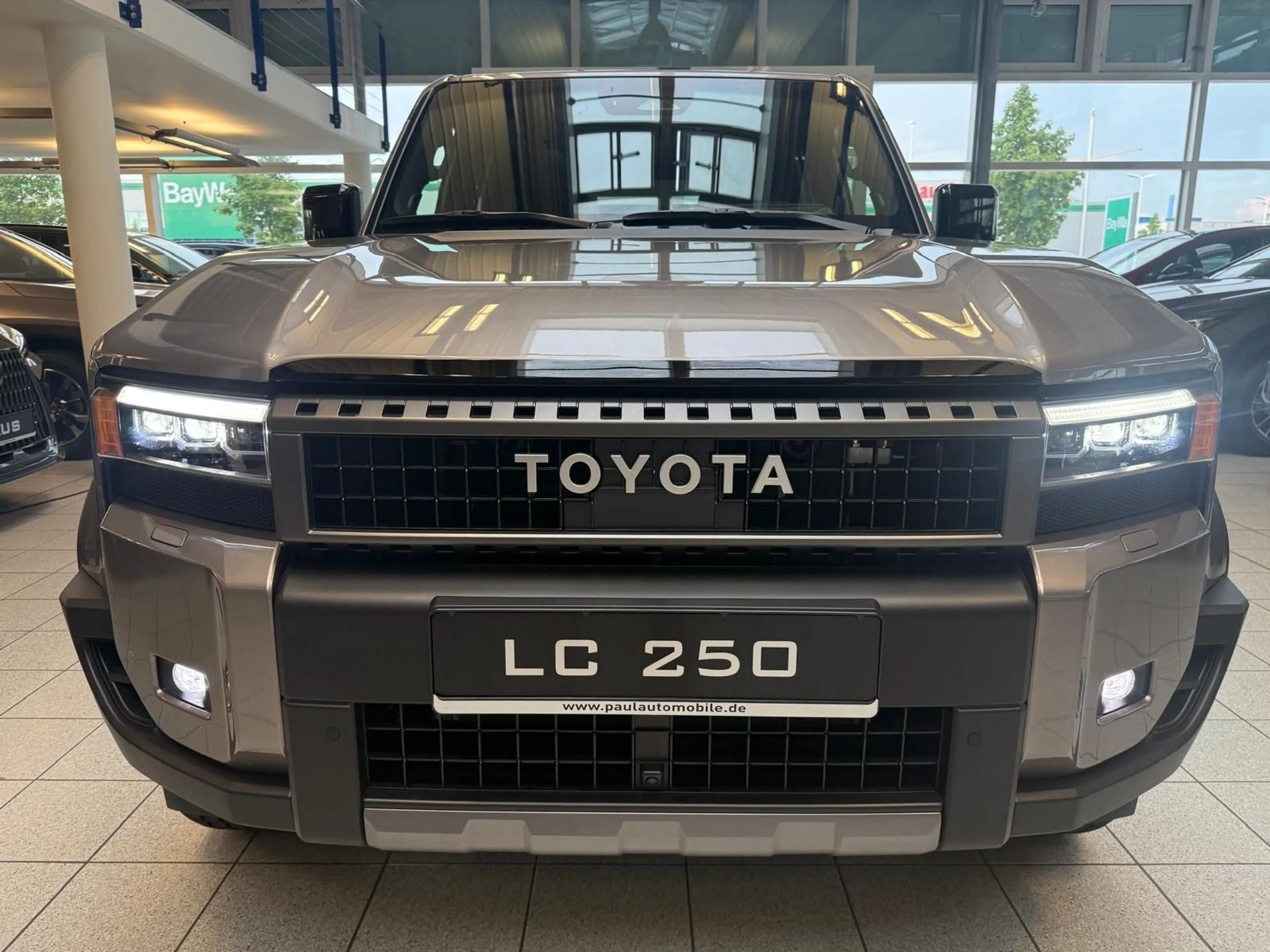 Toyota Land Cruiser 250 - LOUNGE-MILD HYBRID-PANORAMA-HEAD UP — photo 2