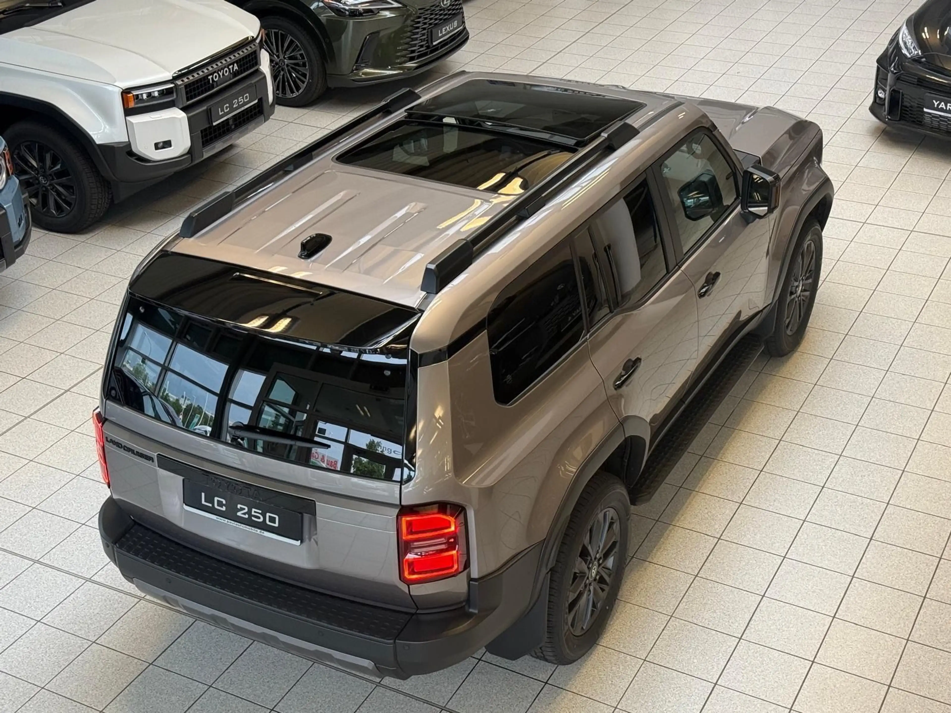 Toyota Land Cruiser 250 - LOUNGE-MILD HYBRID-PANORAMA-HEAD UP — photo 9