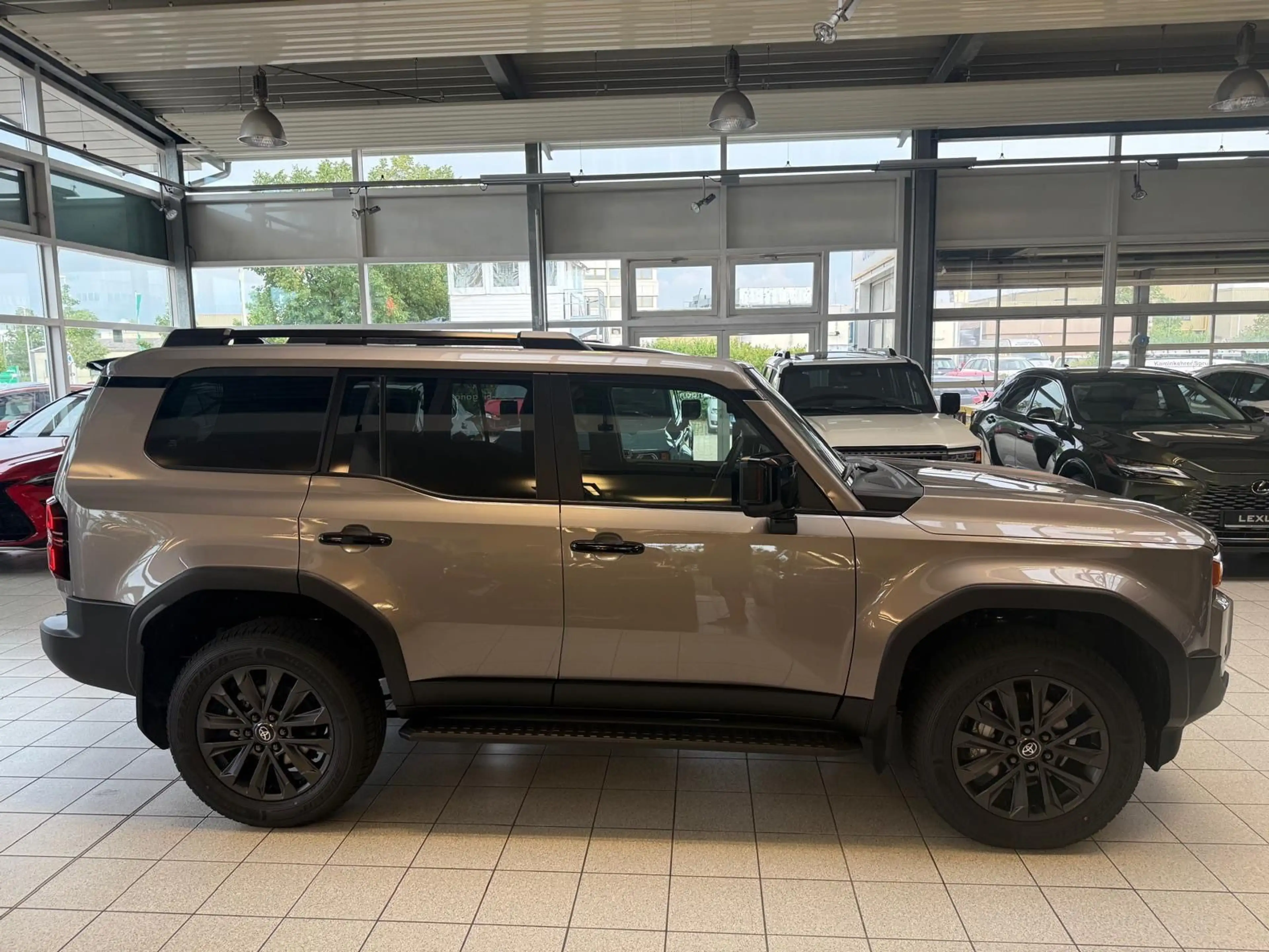 Toyota Land Cruiser 250 - LOUNGE-MILD HYBRID-PANORAMA-HEAD UP — photo 13