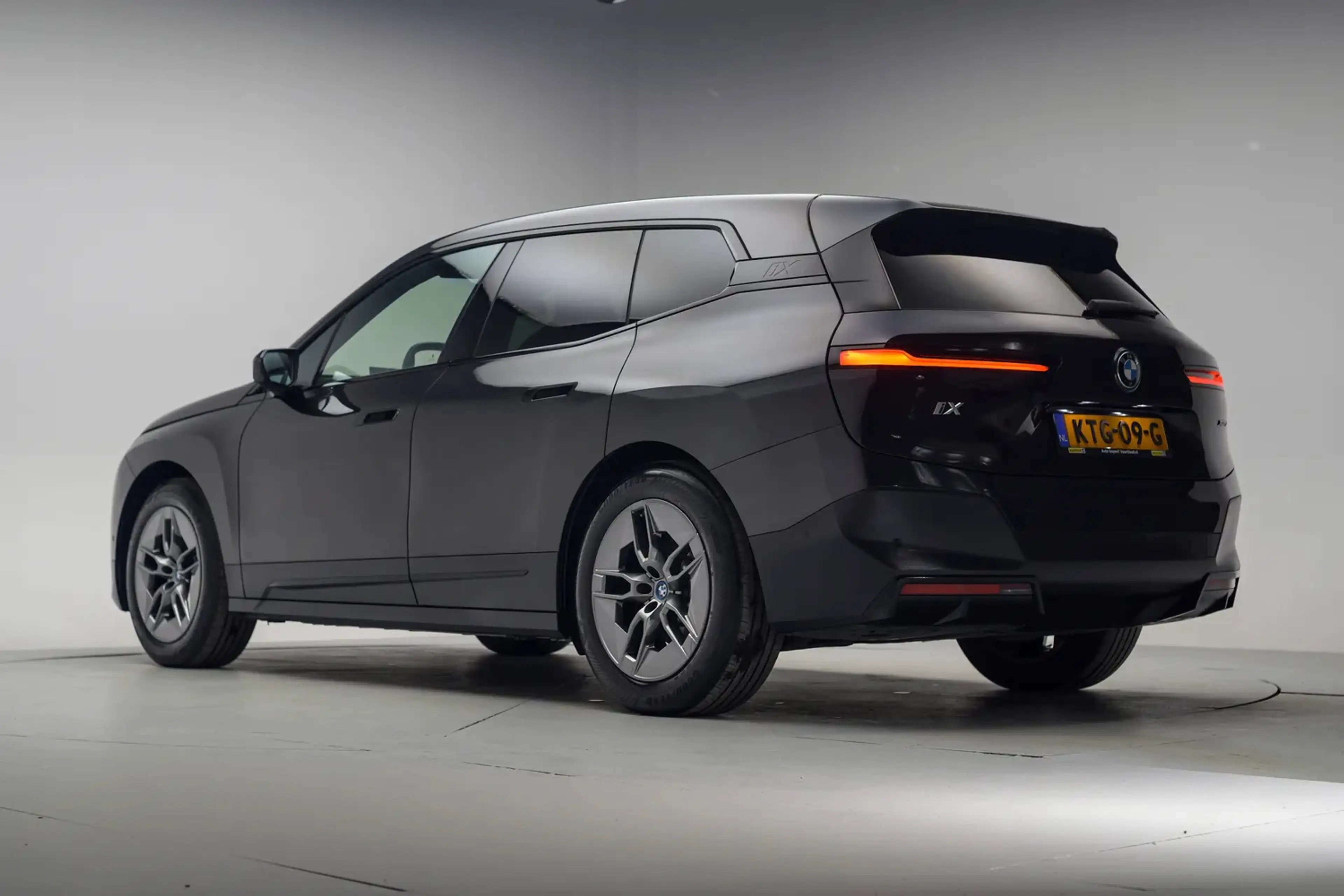 BMW iX xDrive40 High Executive 70 kWh [ Panorama Leder Ha — photo 3