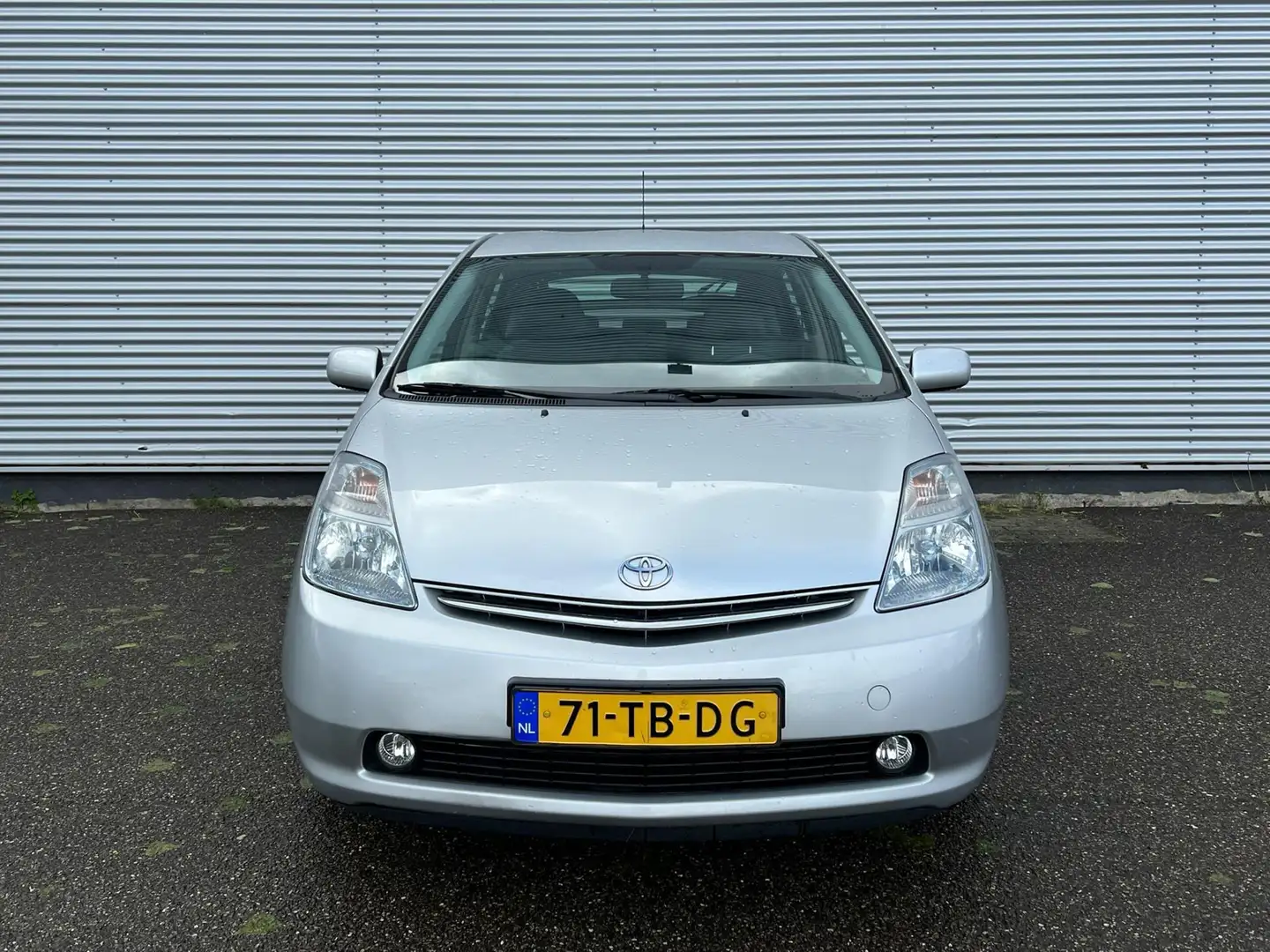 Toyota Prius 1.5 VVT-i Tech Edition / Hybride / Navi / Cruise / Šedá - 2