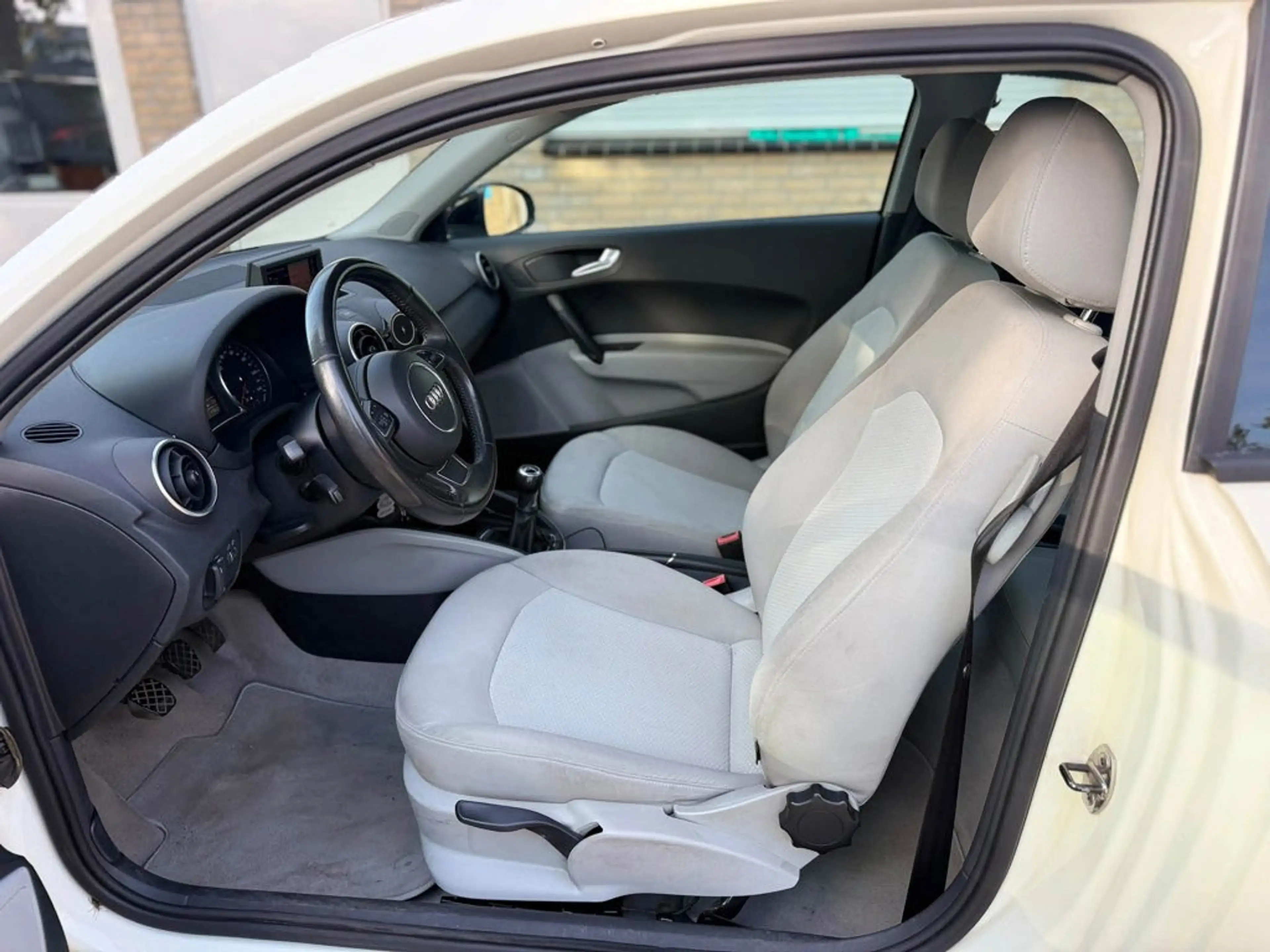 Audi A1 1.2 TFSI Attraction Pro Line Business Navi,Airco, — photo 8
