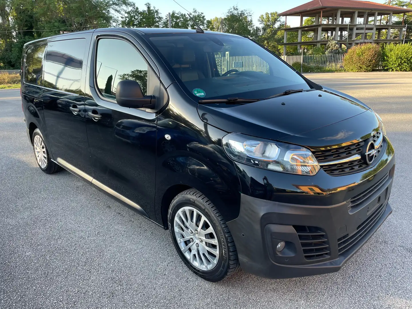 Opel Vivaro 2.0CDTI L2H1 150CV 3 Posti Nav Apple Carplay Nero - 2