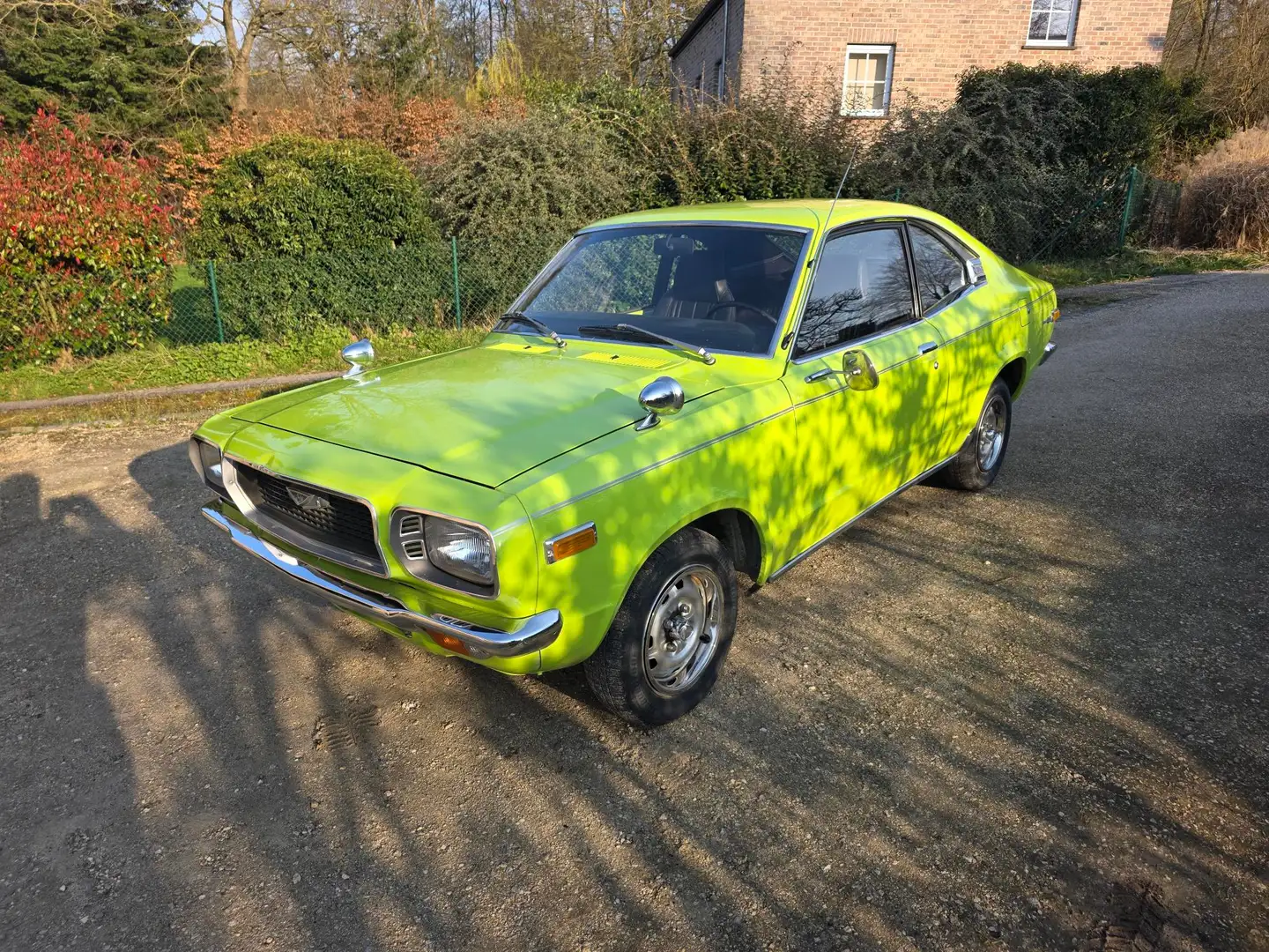 Oldtimer Mazda 818 coupé 1300 premiere série Grün - 1