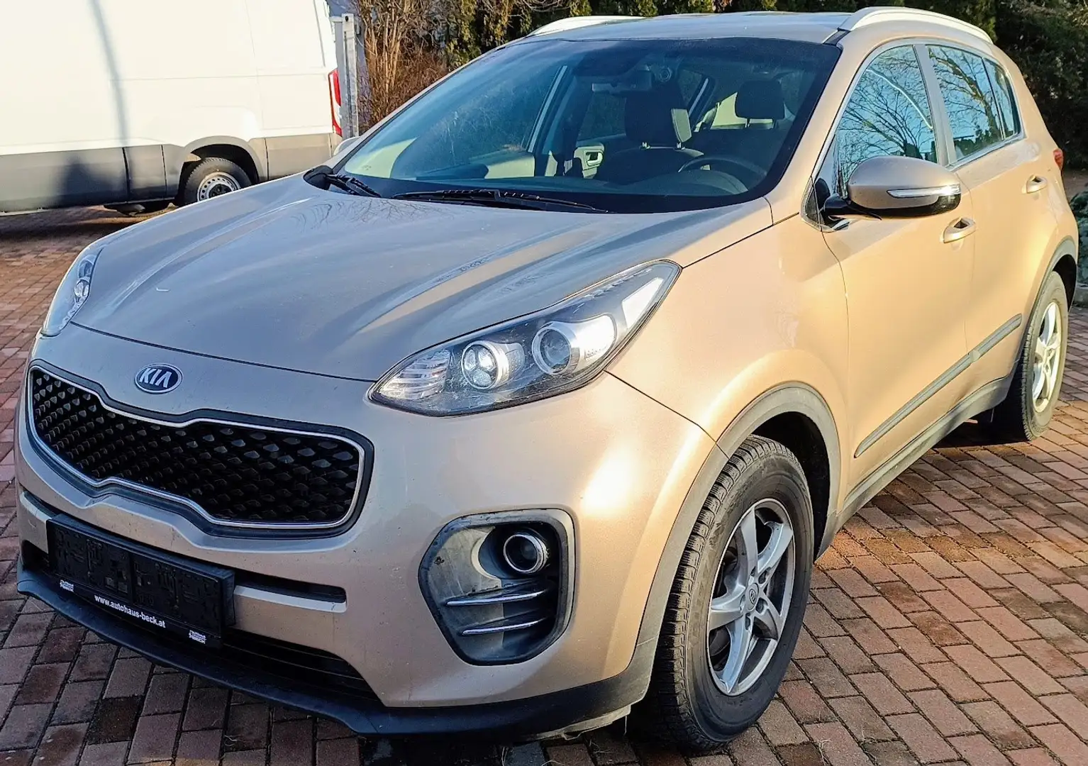 Kia Sportage 1,7 CRDI ISG Silber DCT Beige - 2