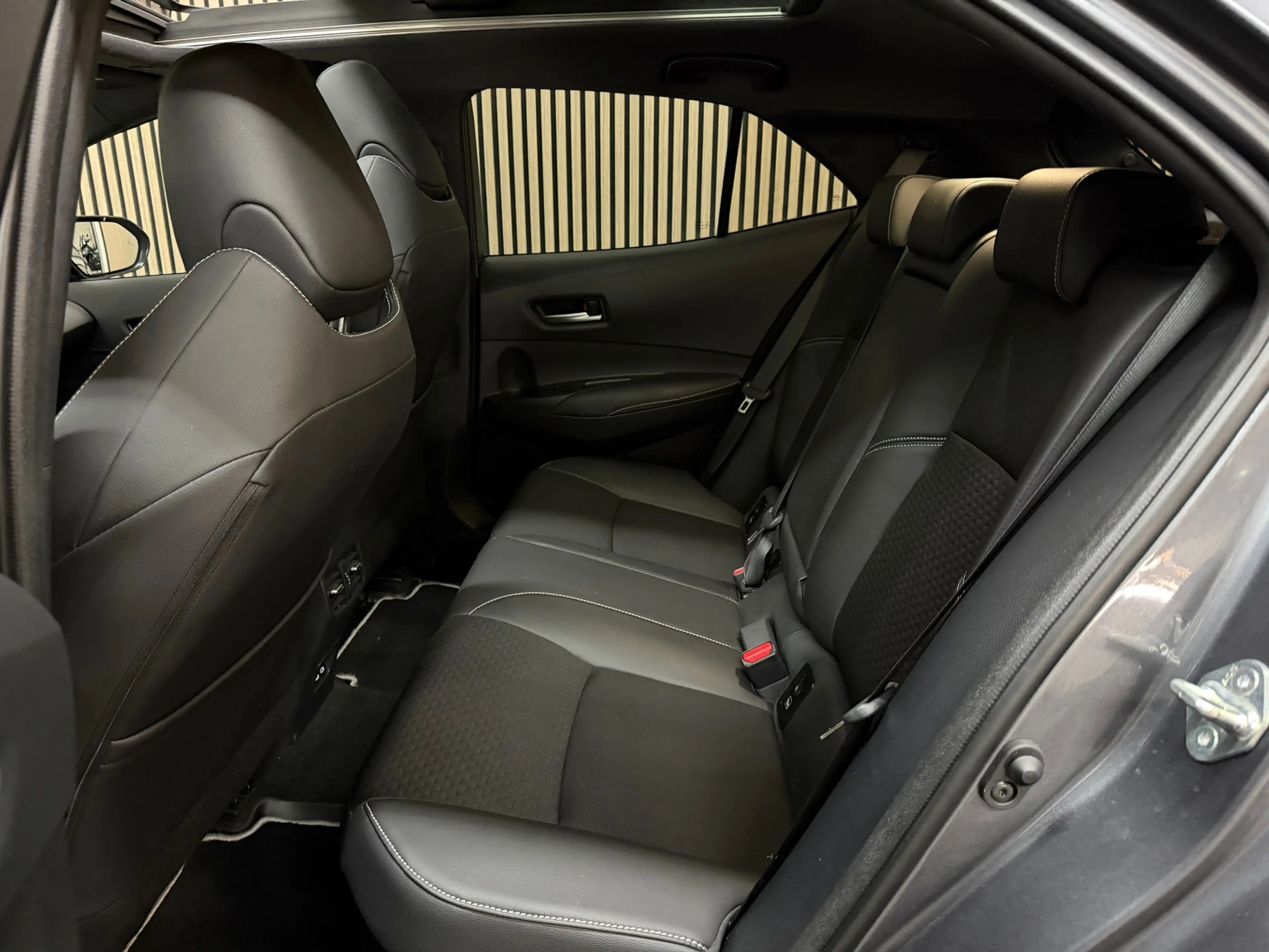 Toyota Corolla Hybrid 140 GR Sport 2023 PANO LED CAMERA CRUISE — photo 13