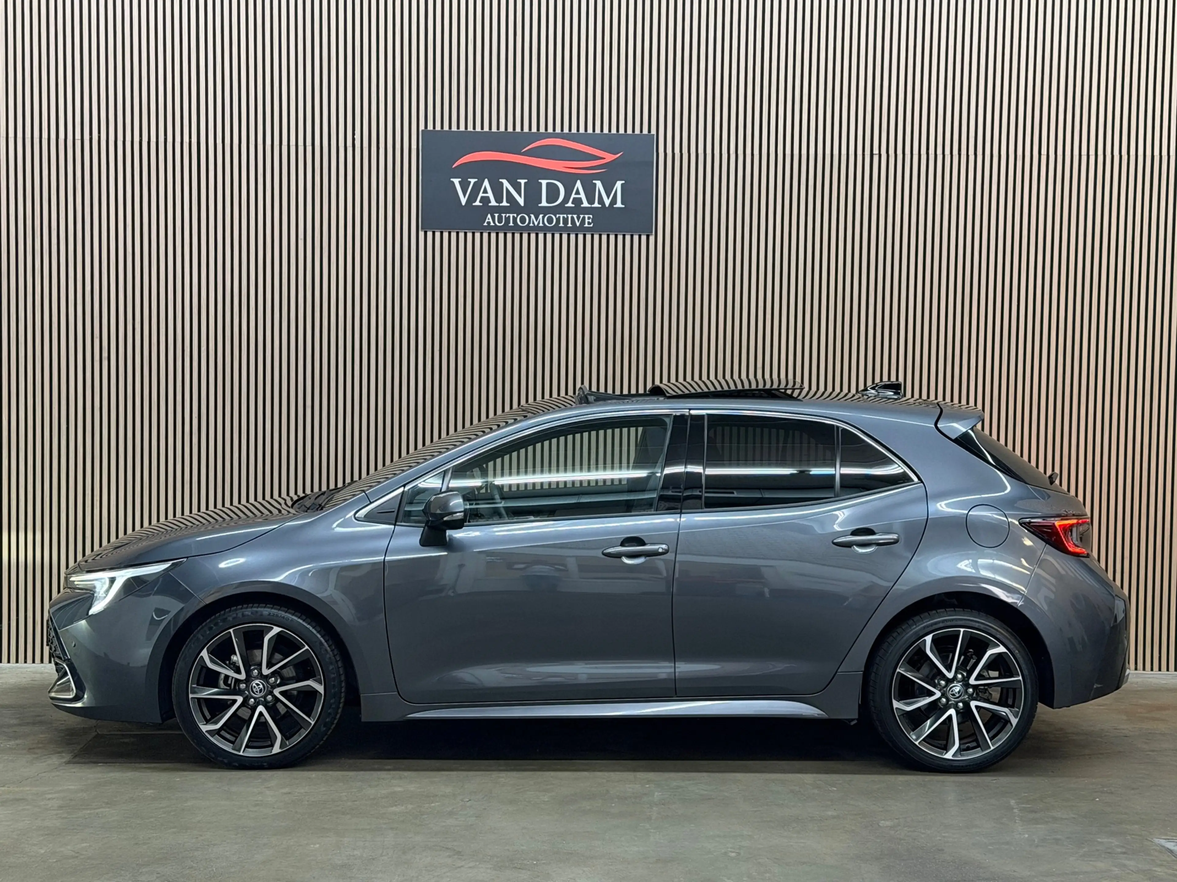 Toyota Corolla Hybrid 140 GR Sport 2023 PANO LED CAMERA CRUISE — photo 4