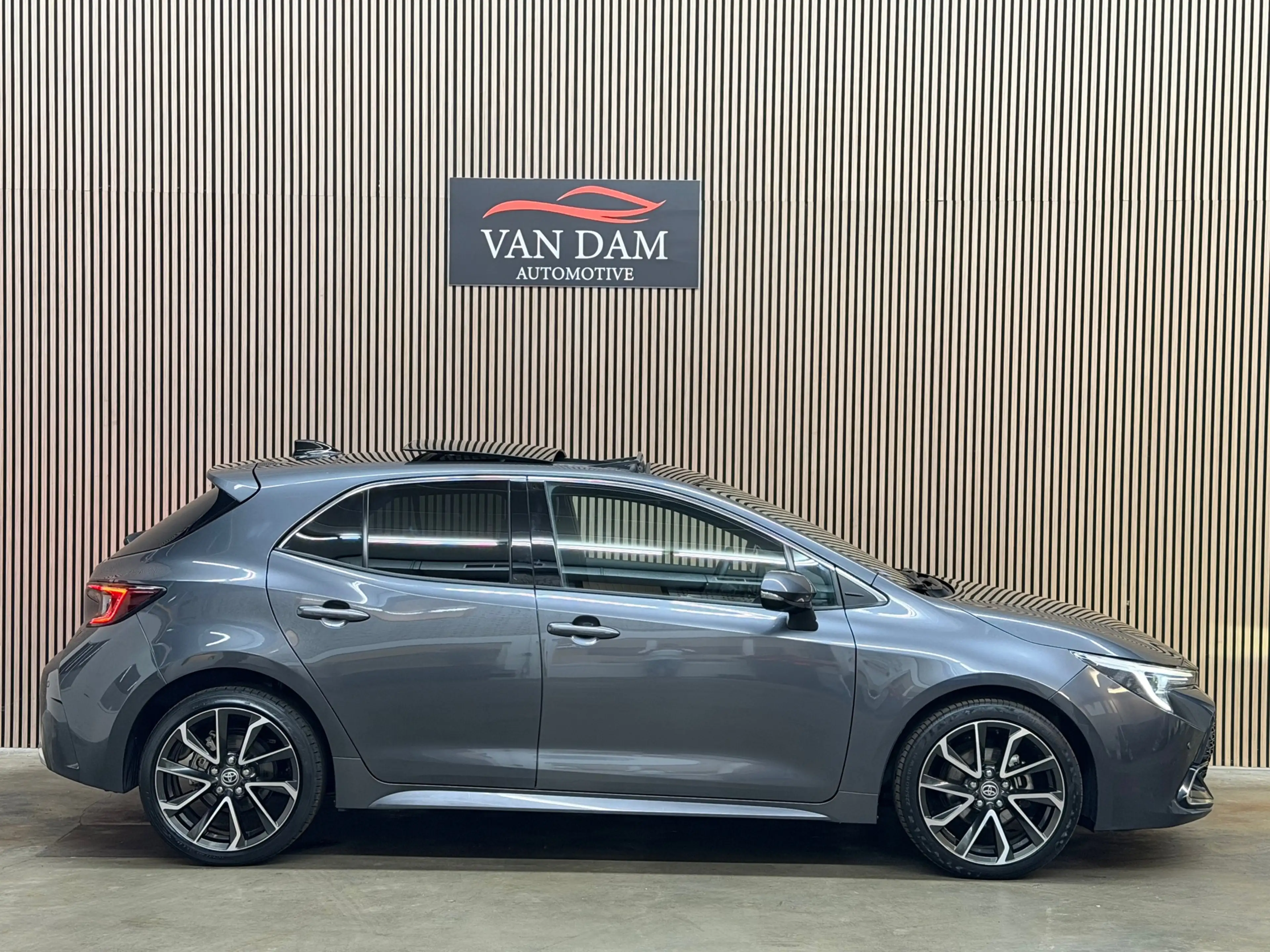 Toyota Corolla Hybrid 140 GR Sport 2023 PANO LED CAMERA CRUISE — photo 8