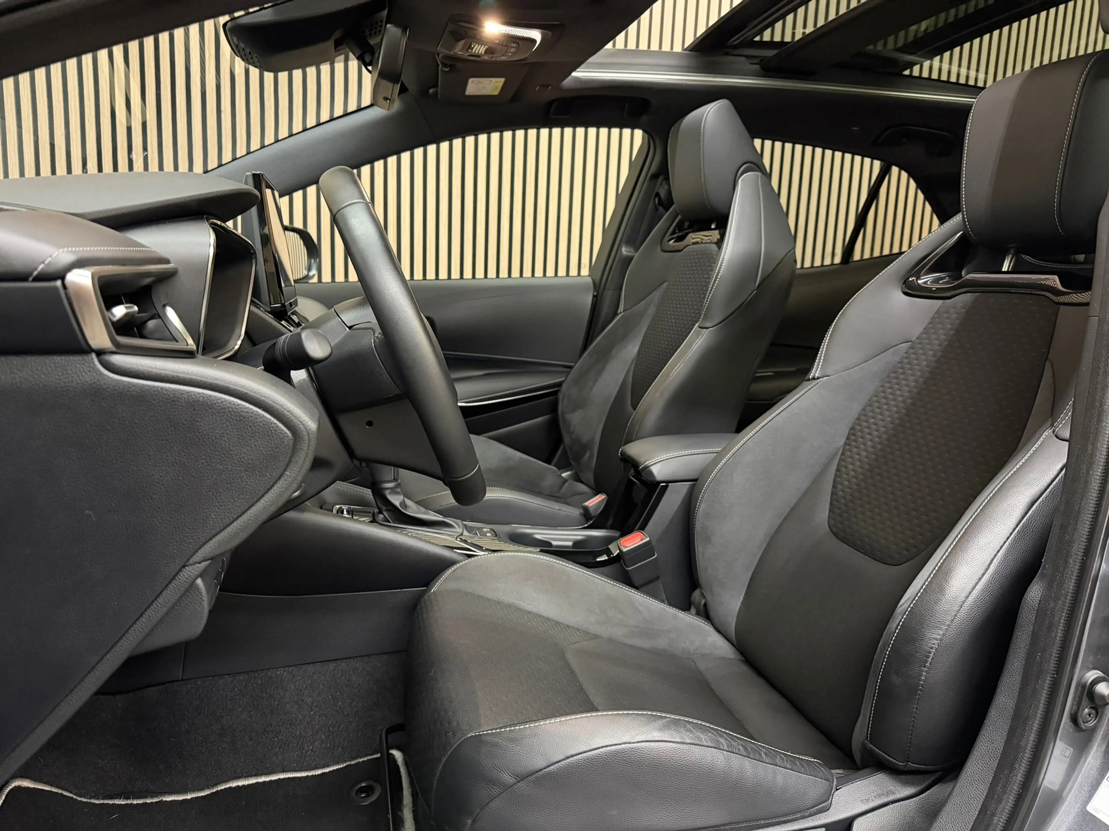 Toyota Corolla Hybrid 140 GR Sport 2023 PANO LED CAMERA CRUISE — photo 12