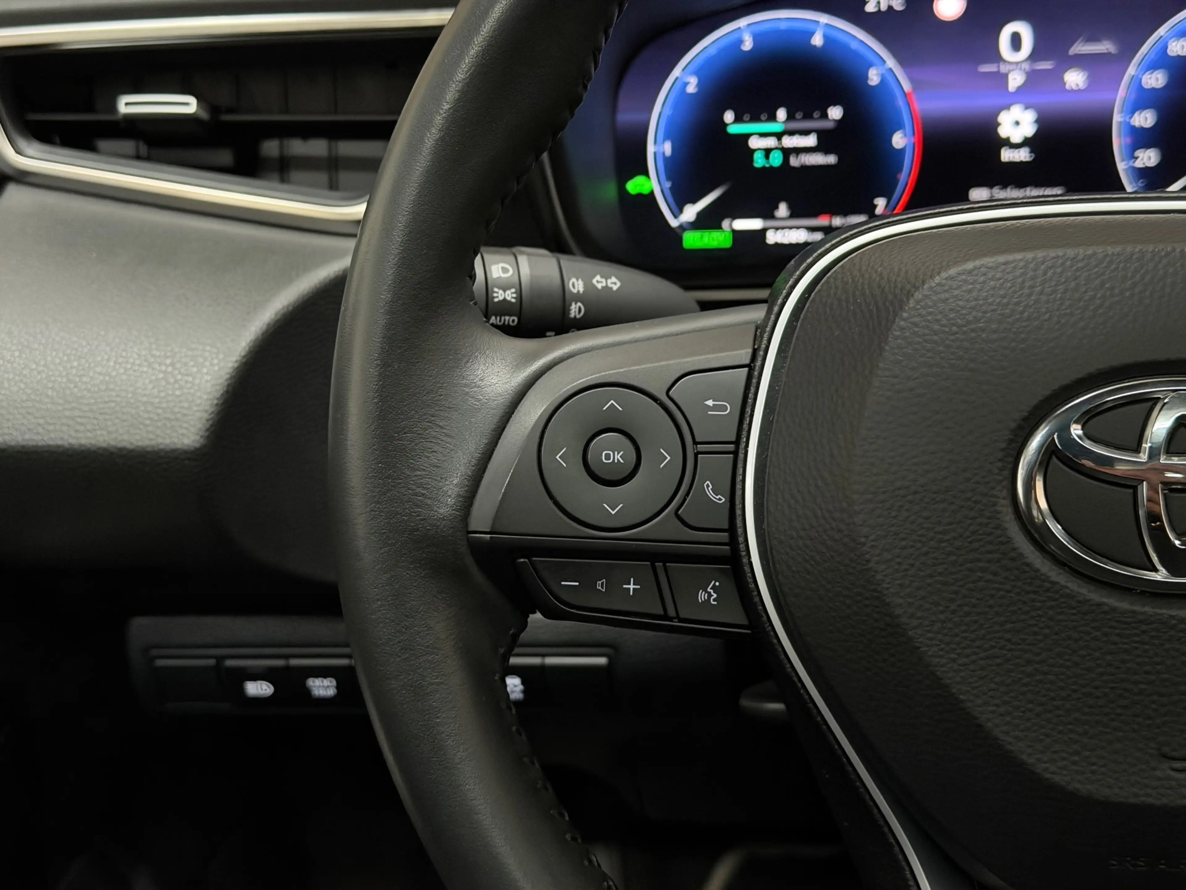Toyota Corolla Hybrid 140 GR Sport 2023 PANO LED CAMERA CRUISE — photo 21