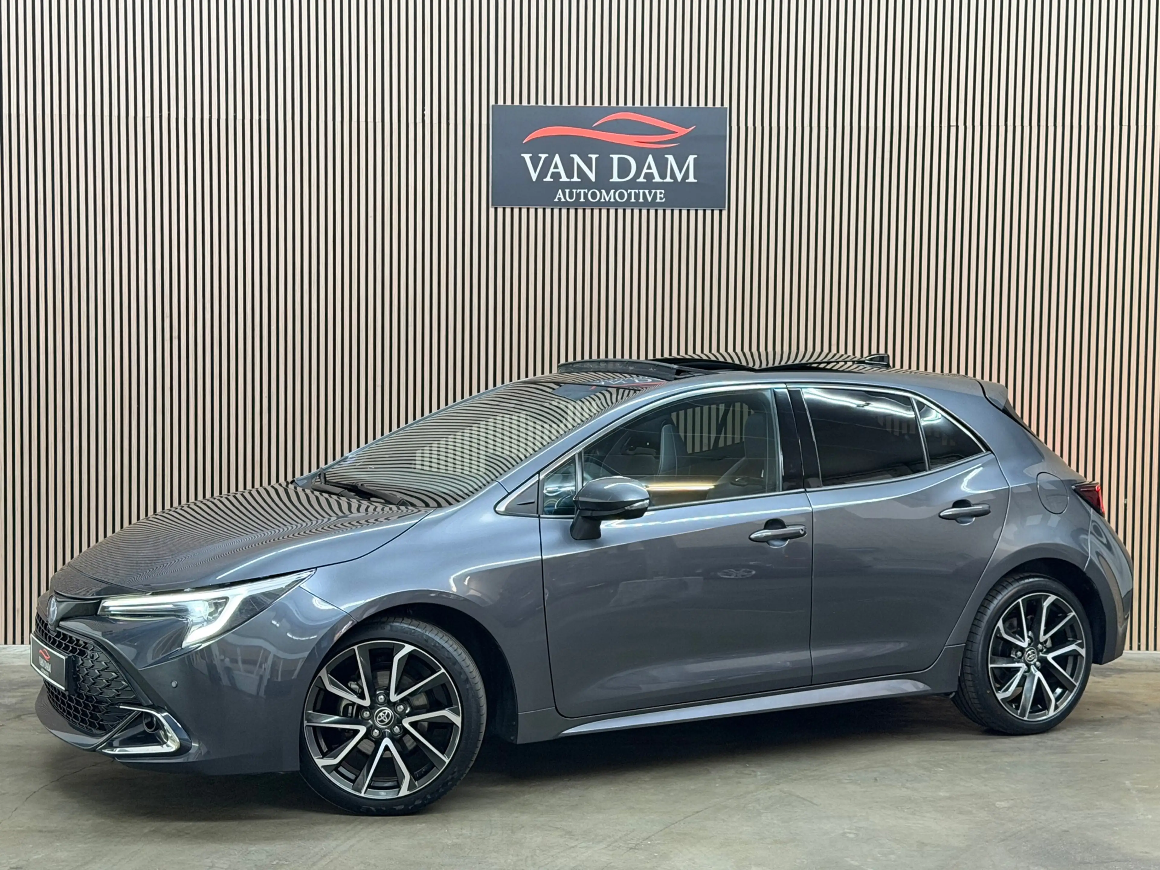 Toyota Corolla Hybrid 140 GR Sport 2023 PANO LED CAMERA CRUISE