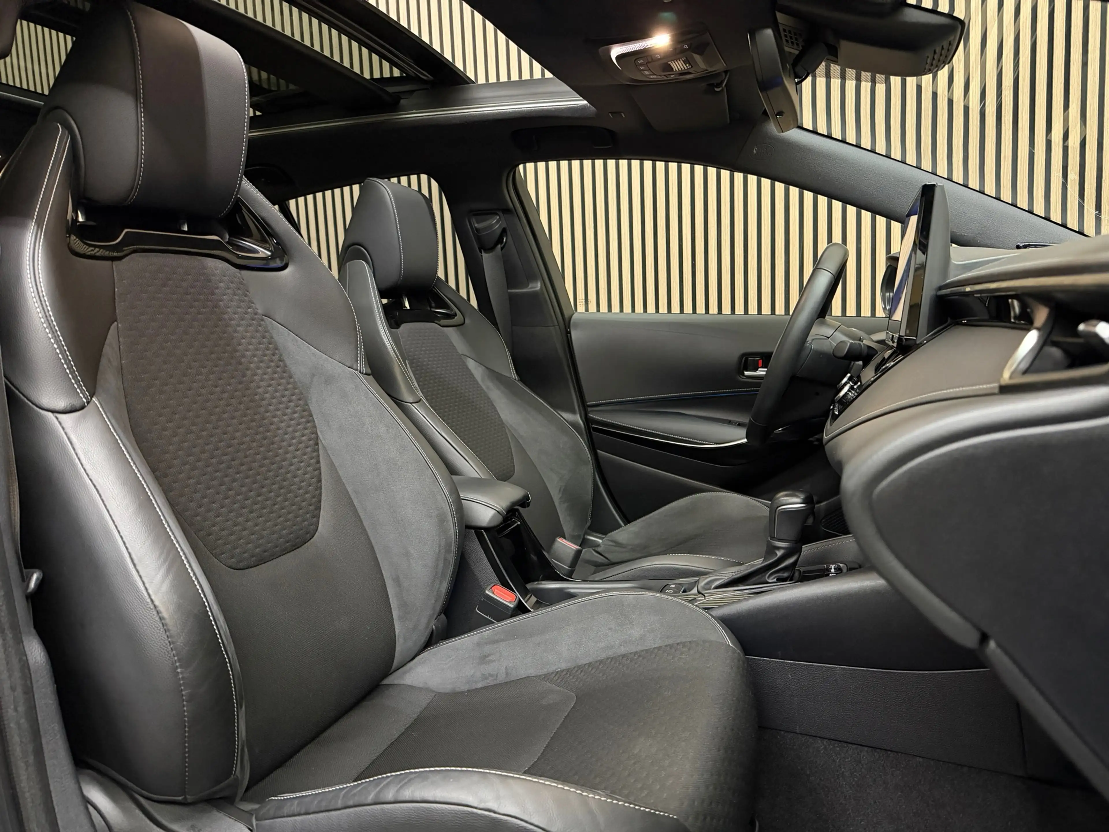 Toyota Corolla Hybrid 140 GR Sport 2023 PANO LED CAMERA CRUISE — photo 19