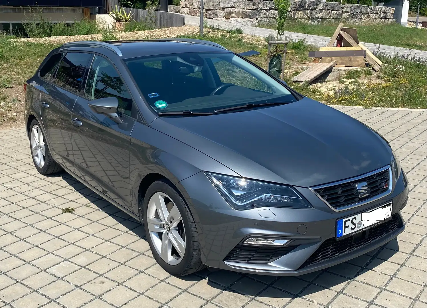 SEAT Leon Leon ST FR 1.8 TSI Grau - 2