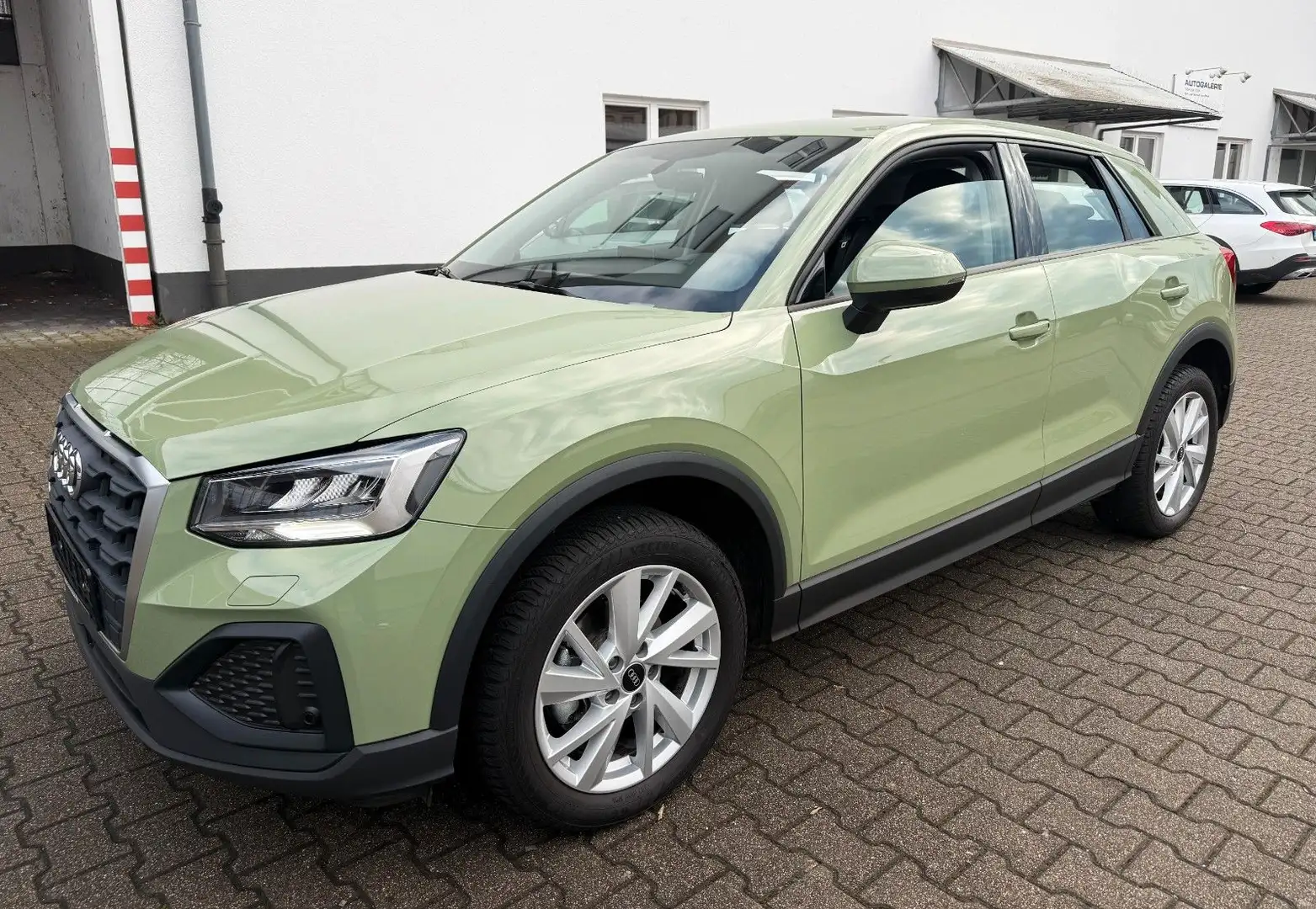 Audi Q2 35 TFSI S-Tronic NAVI/LEDER/LED/AHK/1HAND Grün - 1