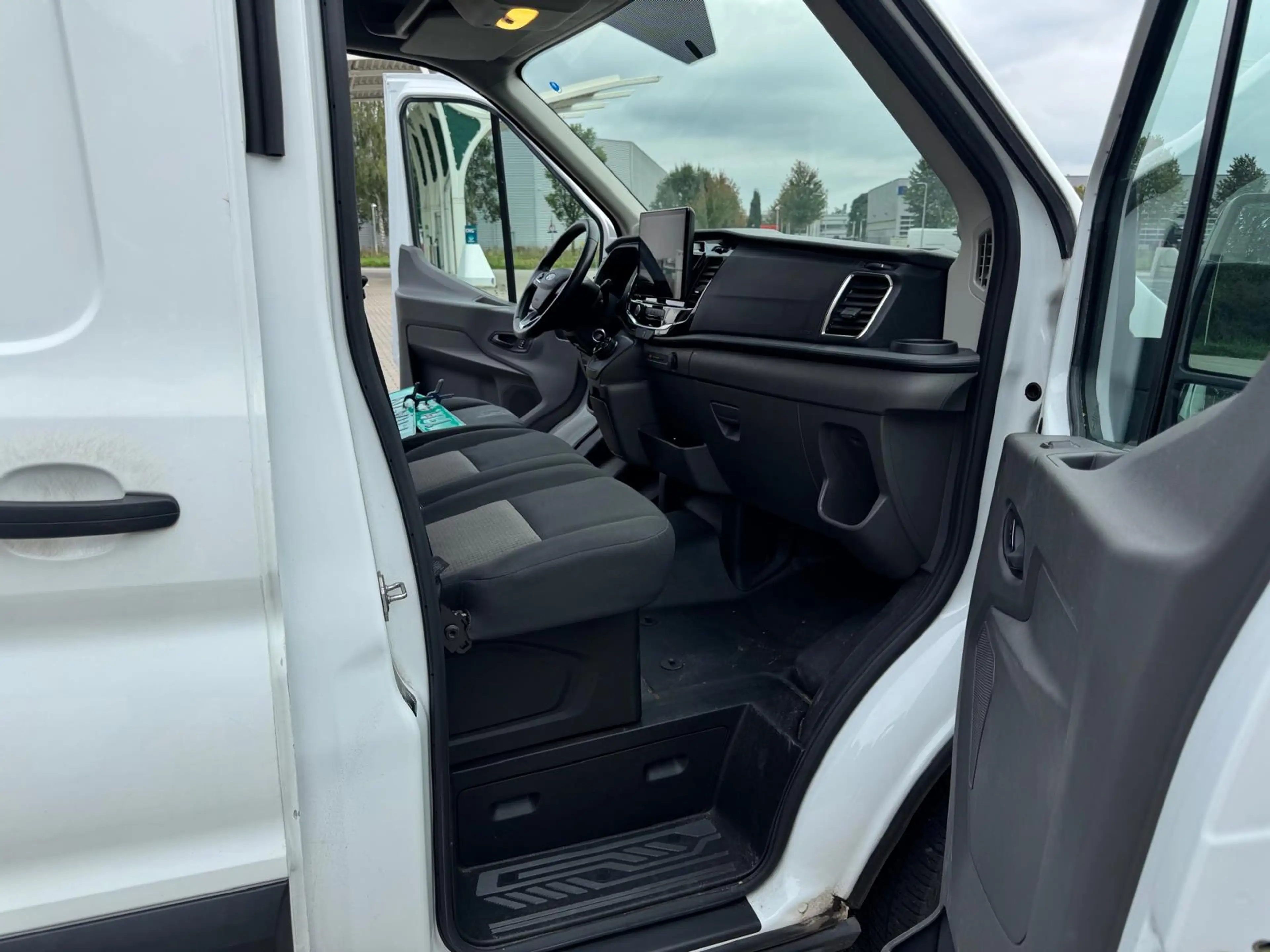 Ford E-Transit 350 L4H3 Trend 68 kWh 184PK | Camera | Carplay | — photo 9